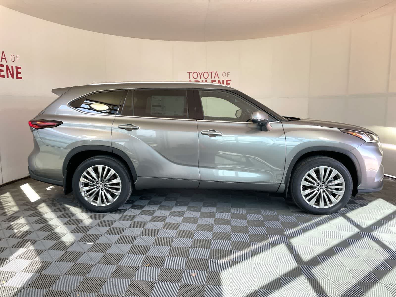 Thumbnail: 2026 Toyota Highlander - 7