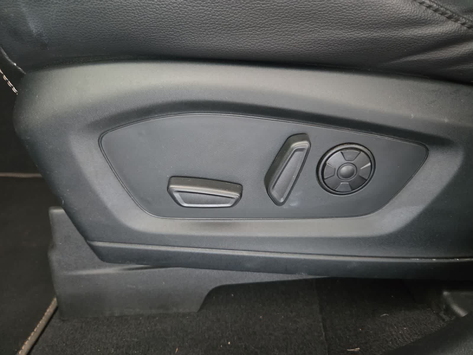 Thumbnail: 2021 Ford Explorer - 10