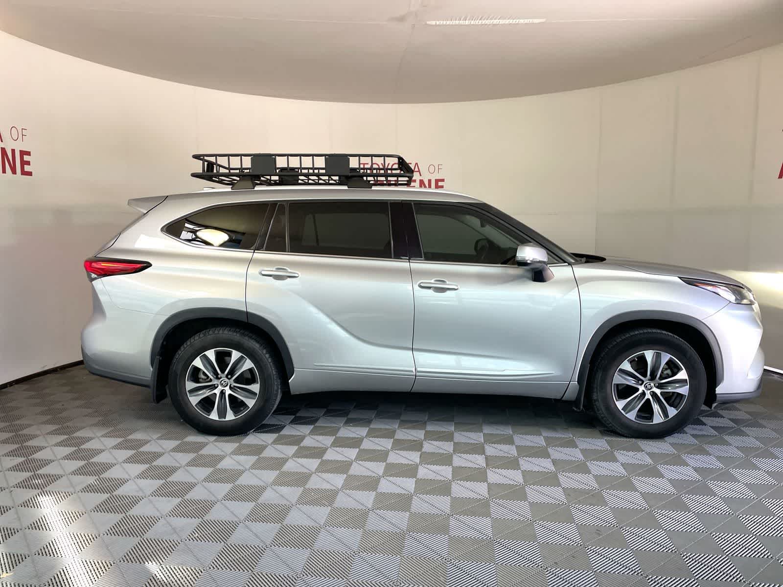 Thumbnail: 2022 Toyota Highlander - 8