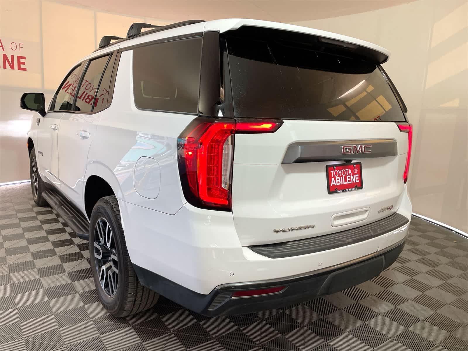 Thumbnail: 2022 GMC Yukon - 3