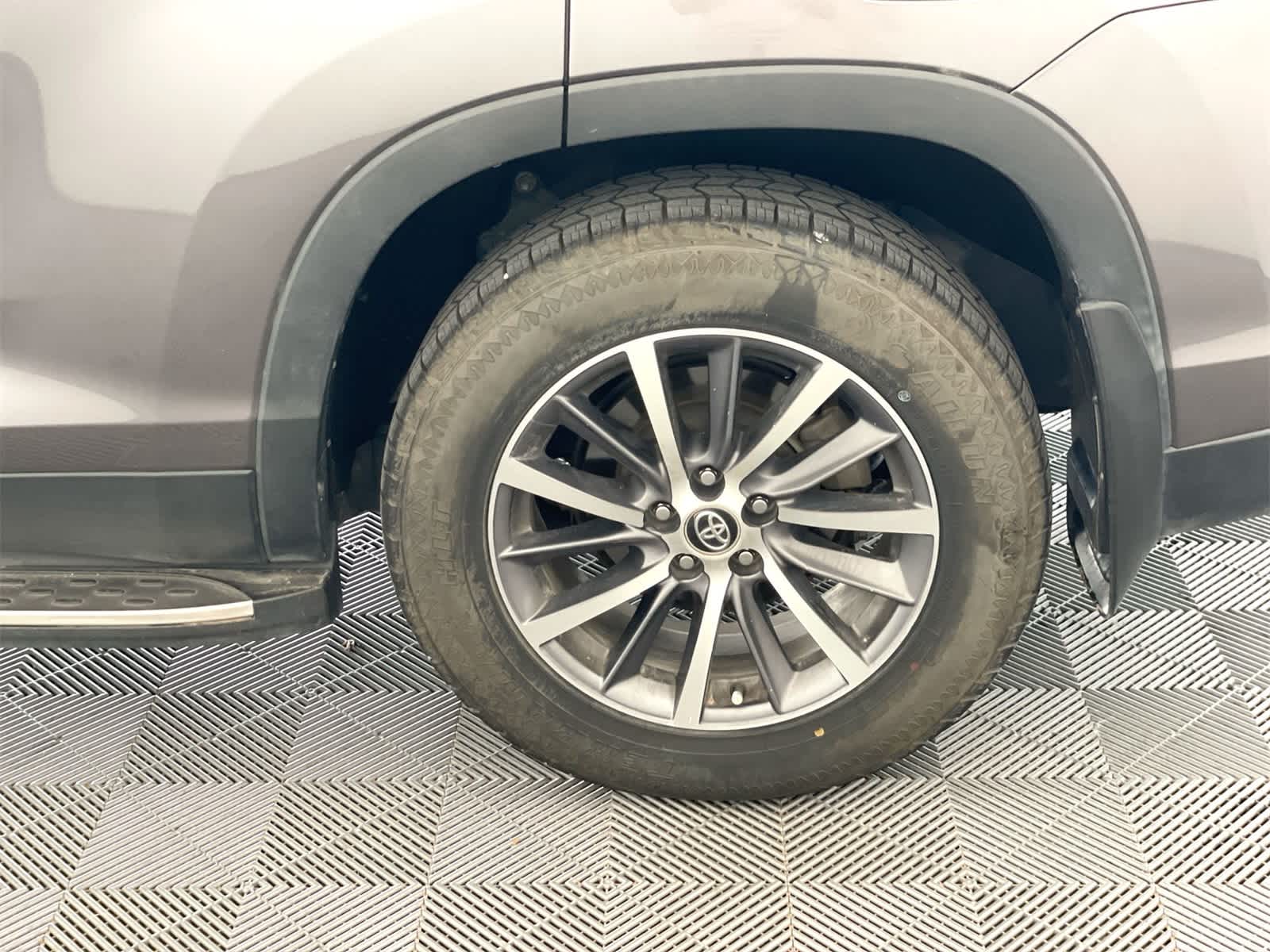 Thumbnail: 2019 Toyota Highlander - 28