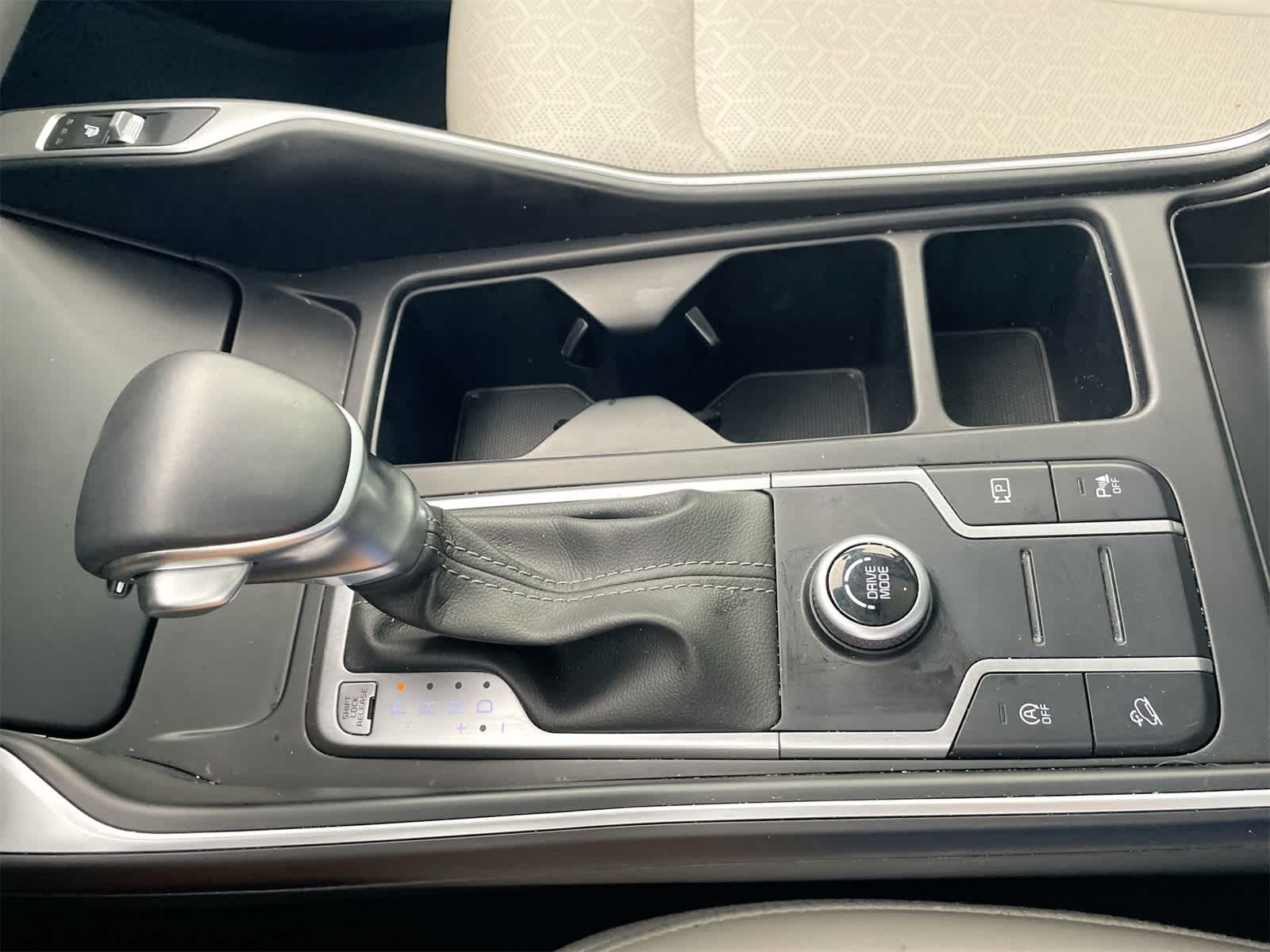 Thumbnail: 2023 Kia Sorento - 24