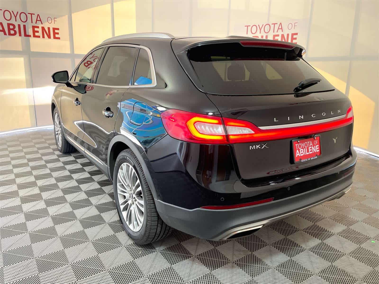 Thumbnail: 2018 Lincoln MKX - 3