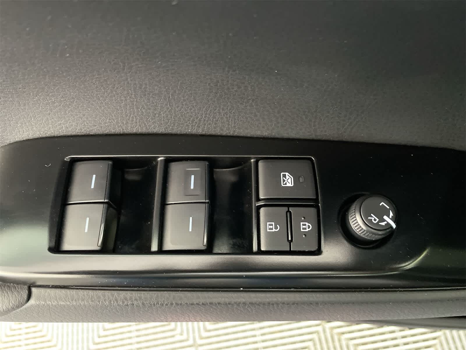 Thumbnail: 2025 Toyota Camry - 11