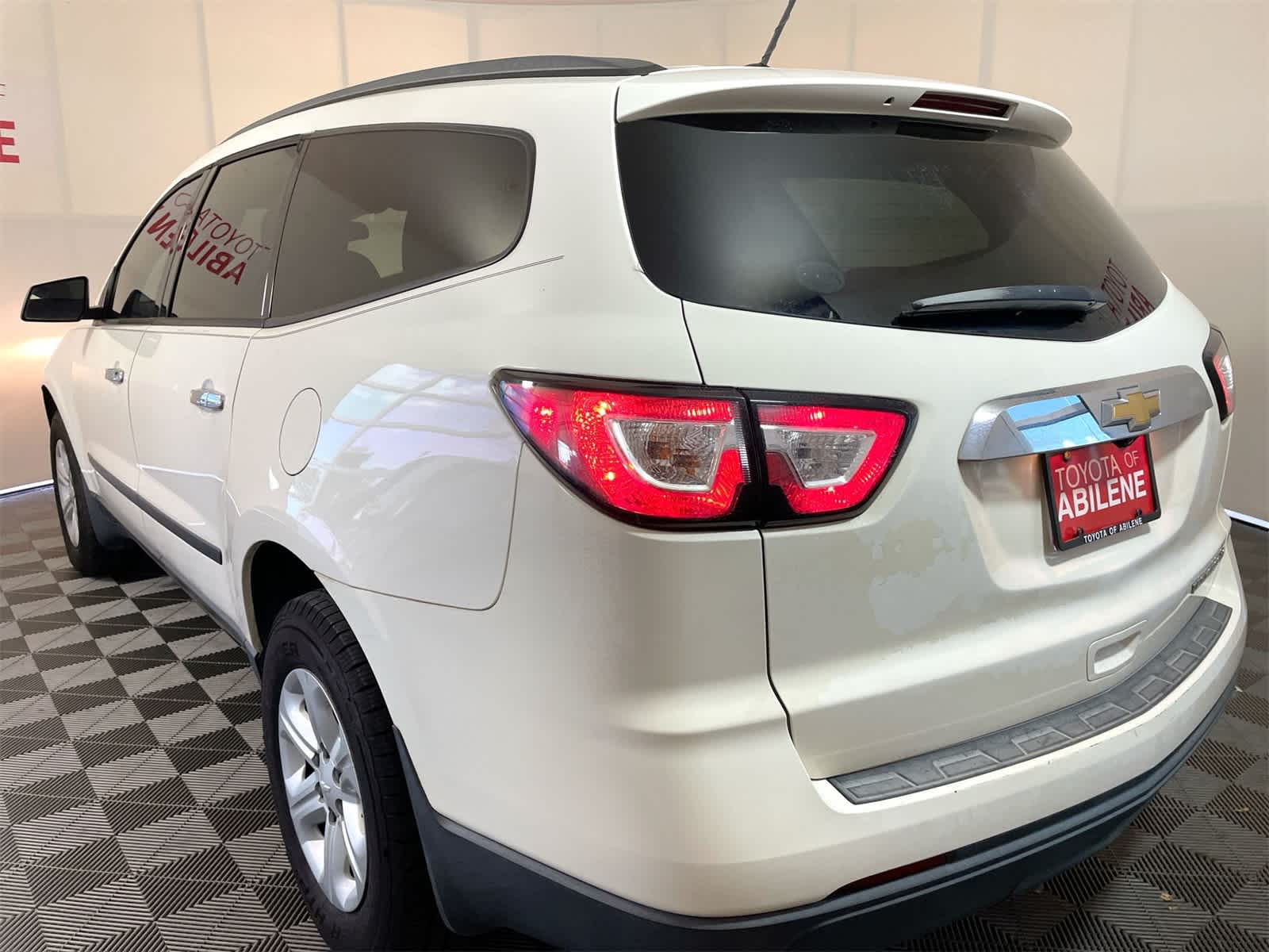 Thumbnail: 2014 Chevrolet Traverse - 3