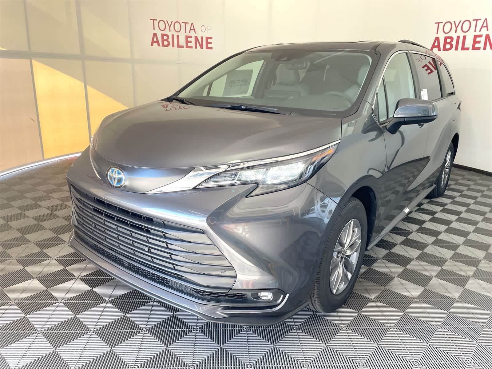 Thumbnail: 2025 Toyota Sienna - 1
