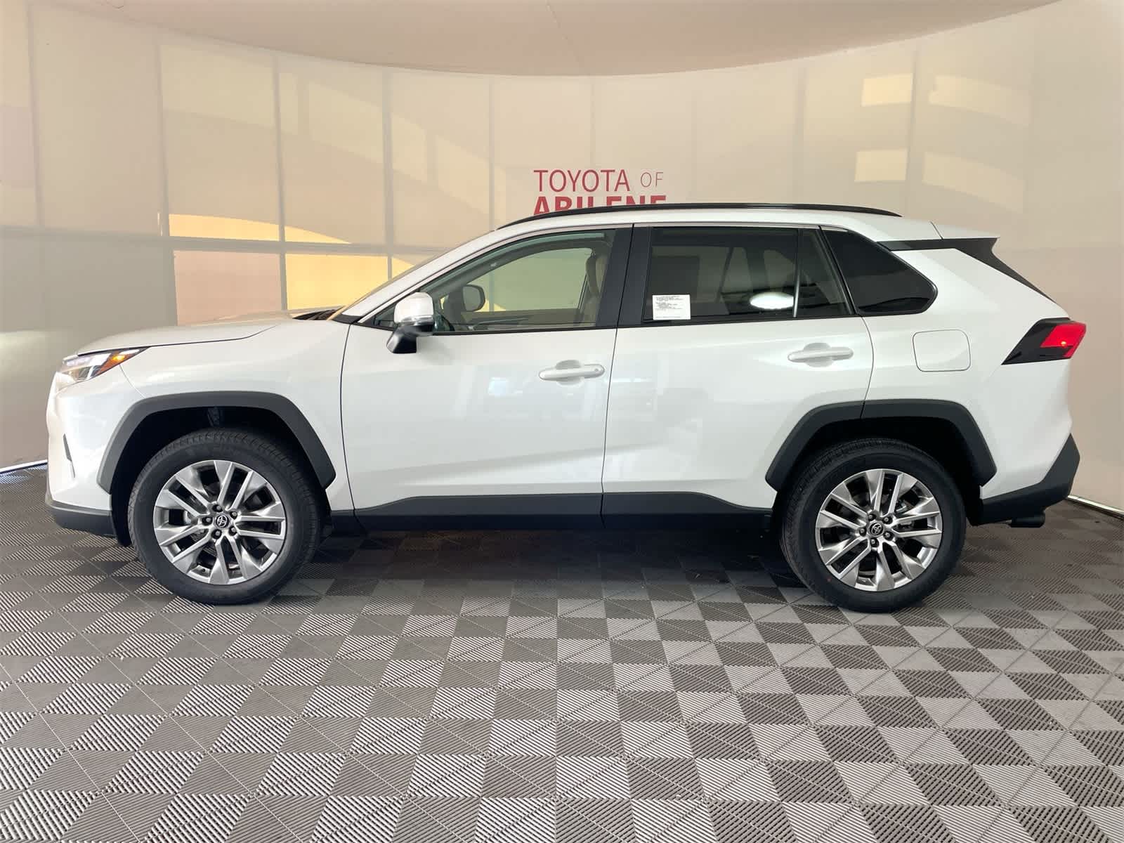 Thumbnail: 2025 Toyota RAV4 - 2
