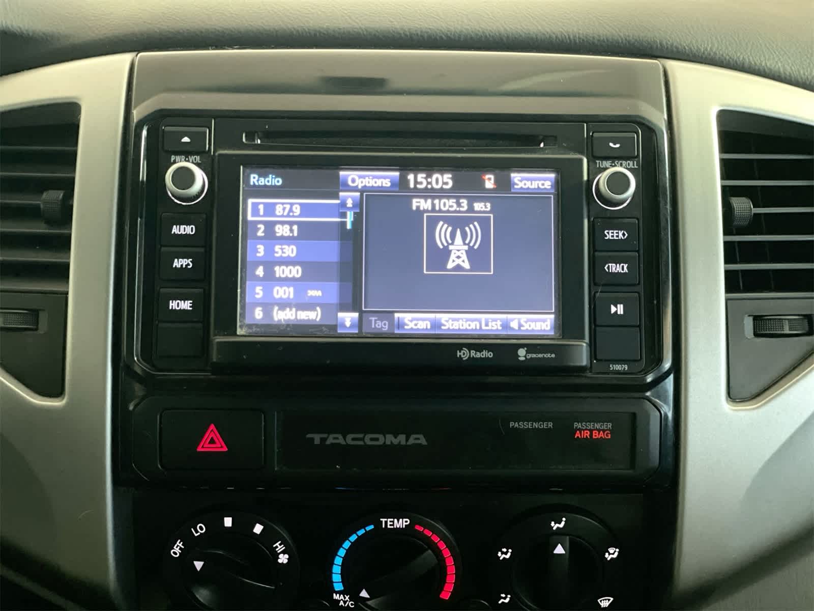 Thumbnail: 2015 Toyota Tacoma - 17