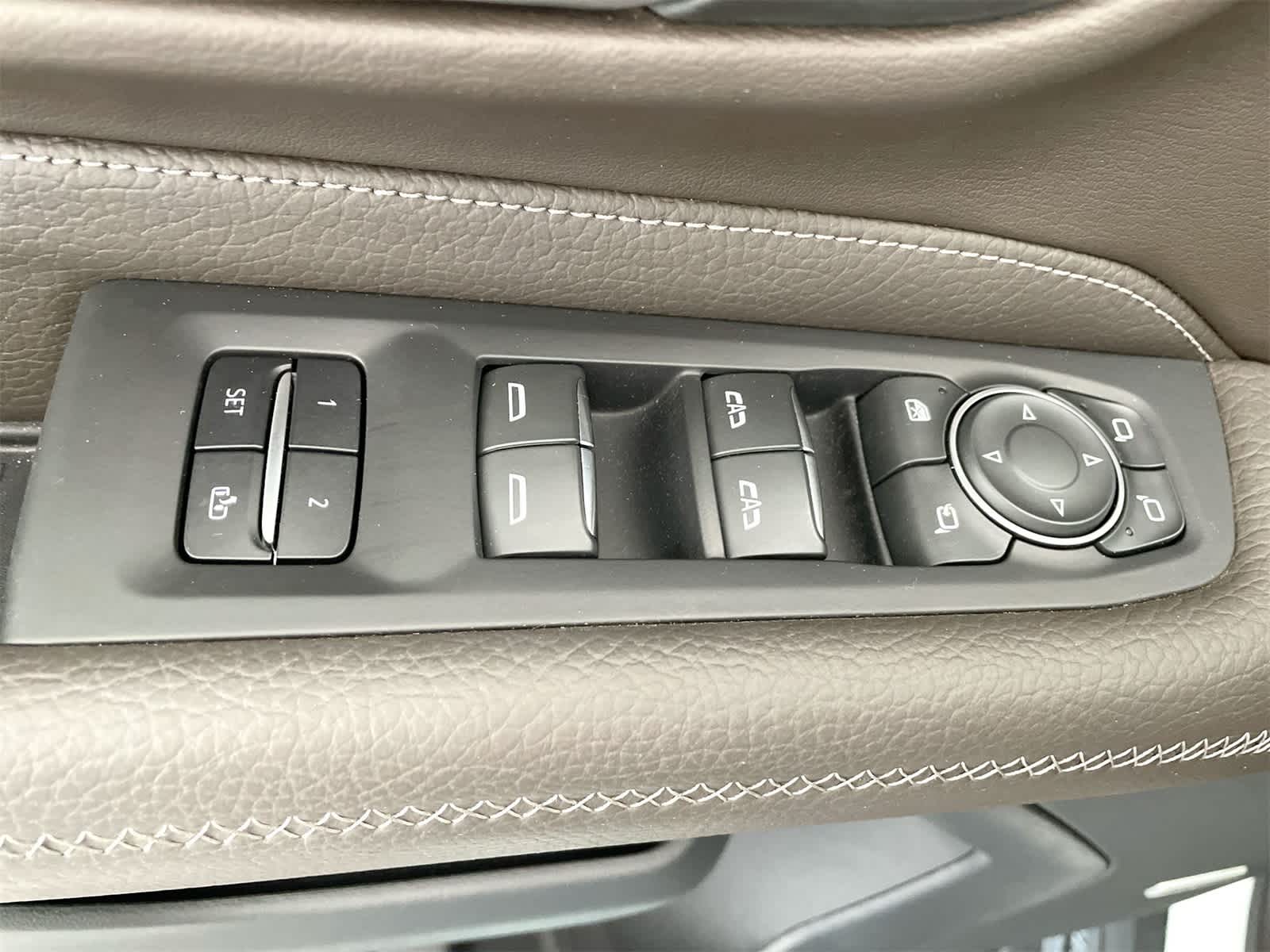 Thumbnail: 2023 GMC Yukon XL - 11