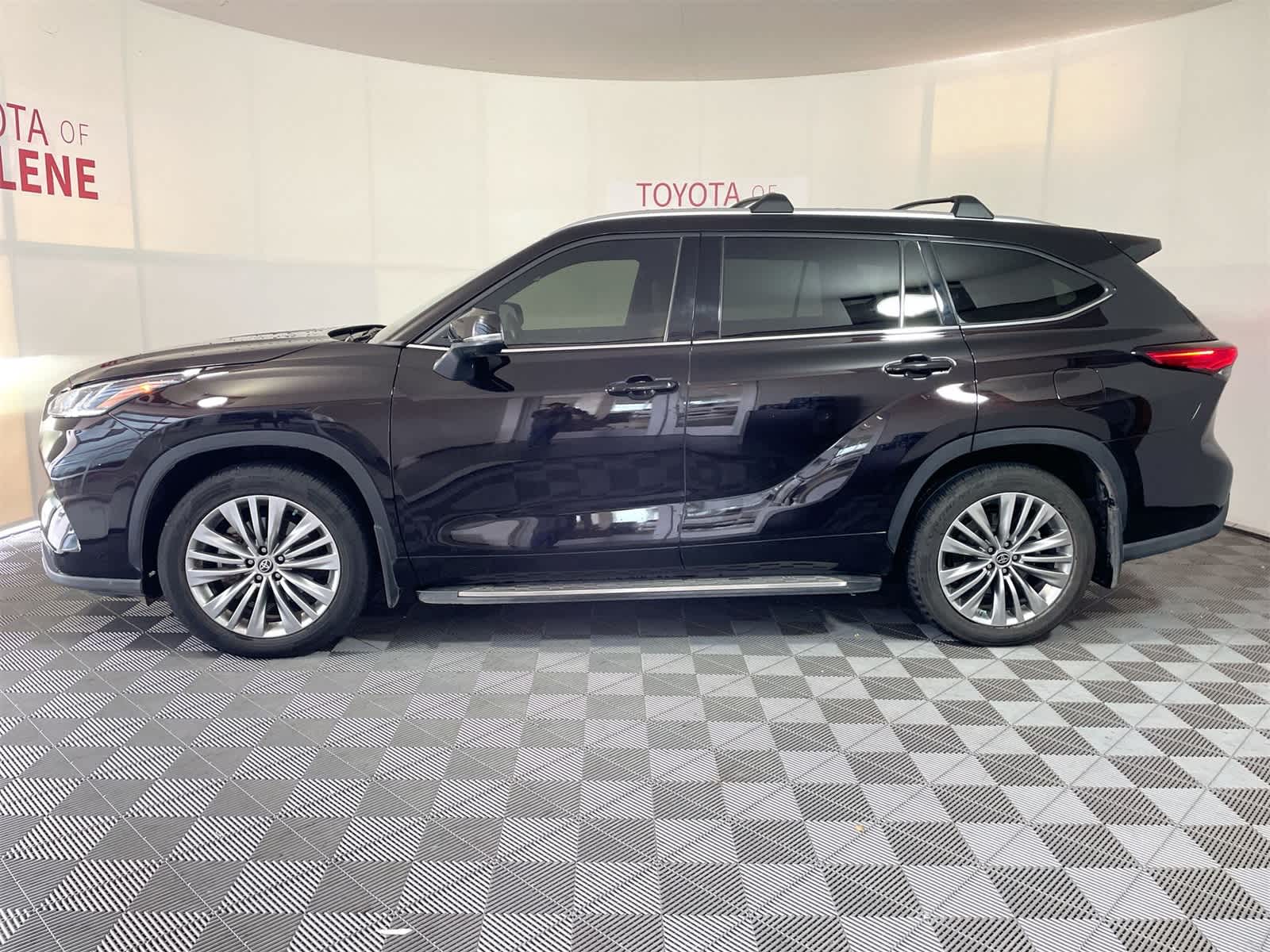 Thumbnail: 2022 Toyota Highlander - 2