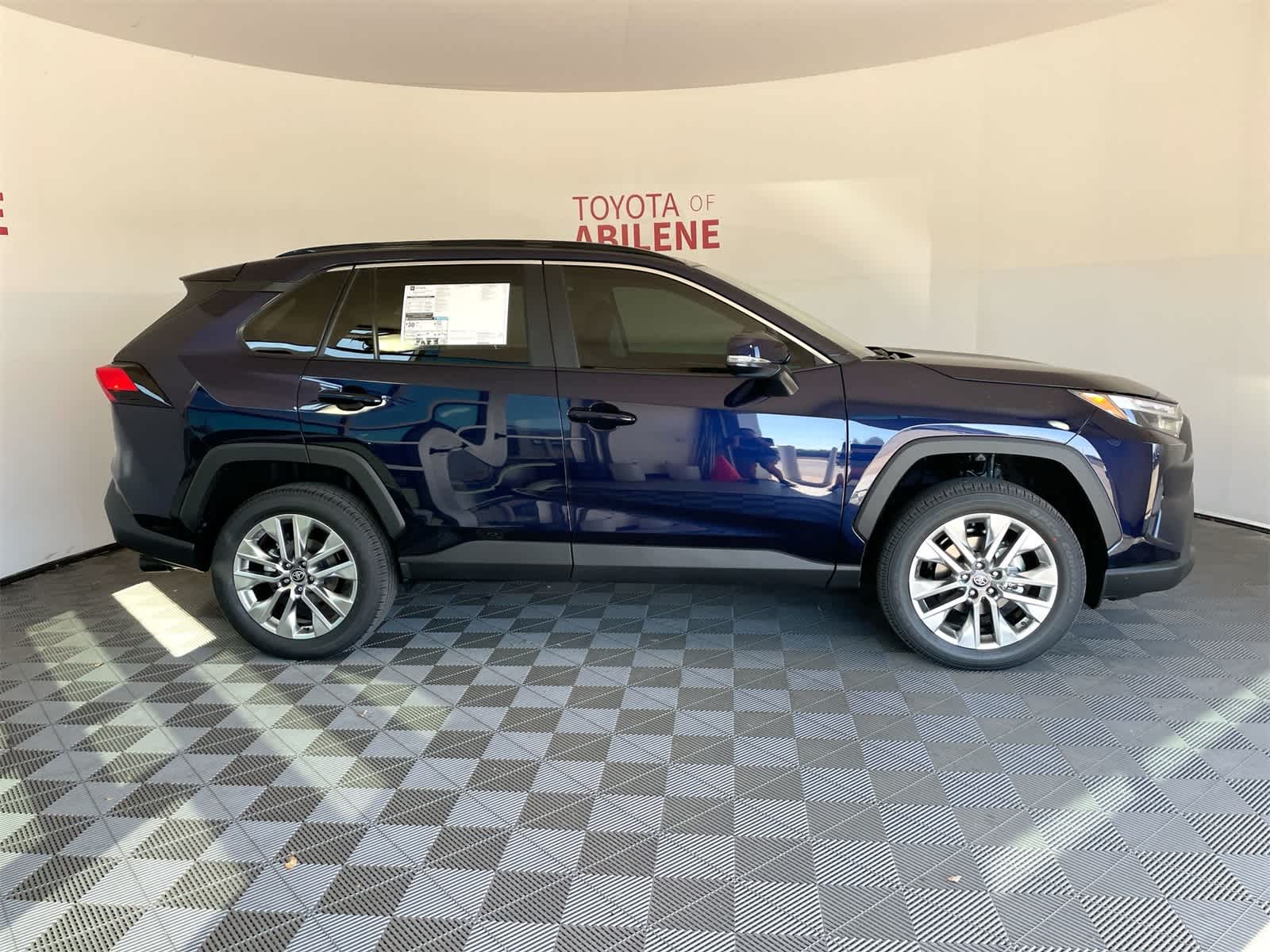 Thumbnail: 2025 Toyota RAV4 - 8
