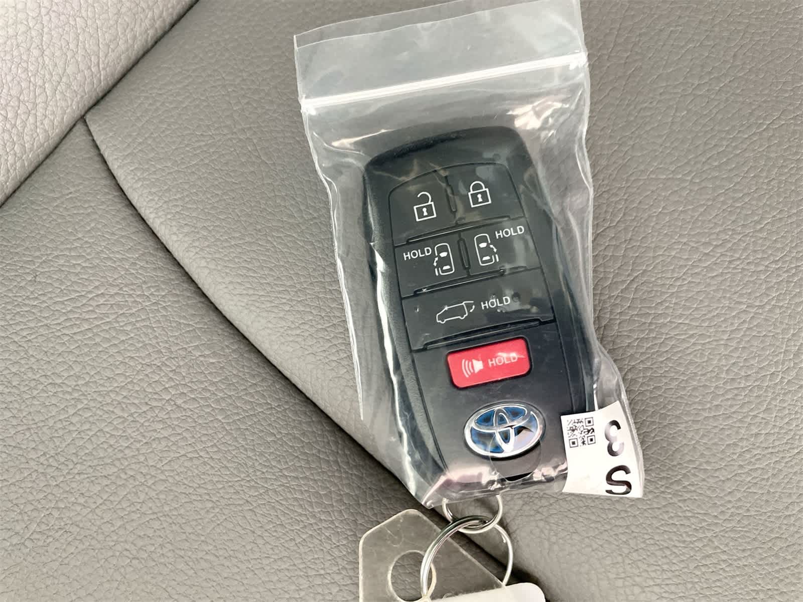 2025 Toyota Sienna XLE 29