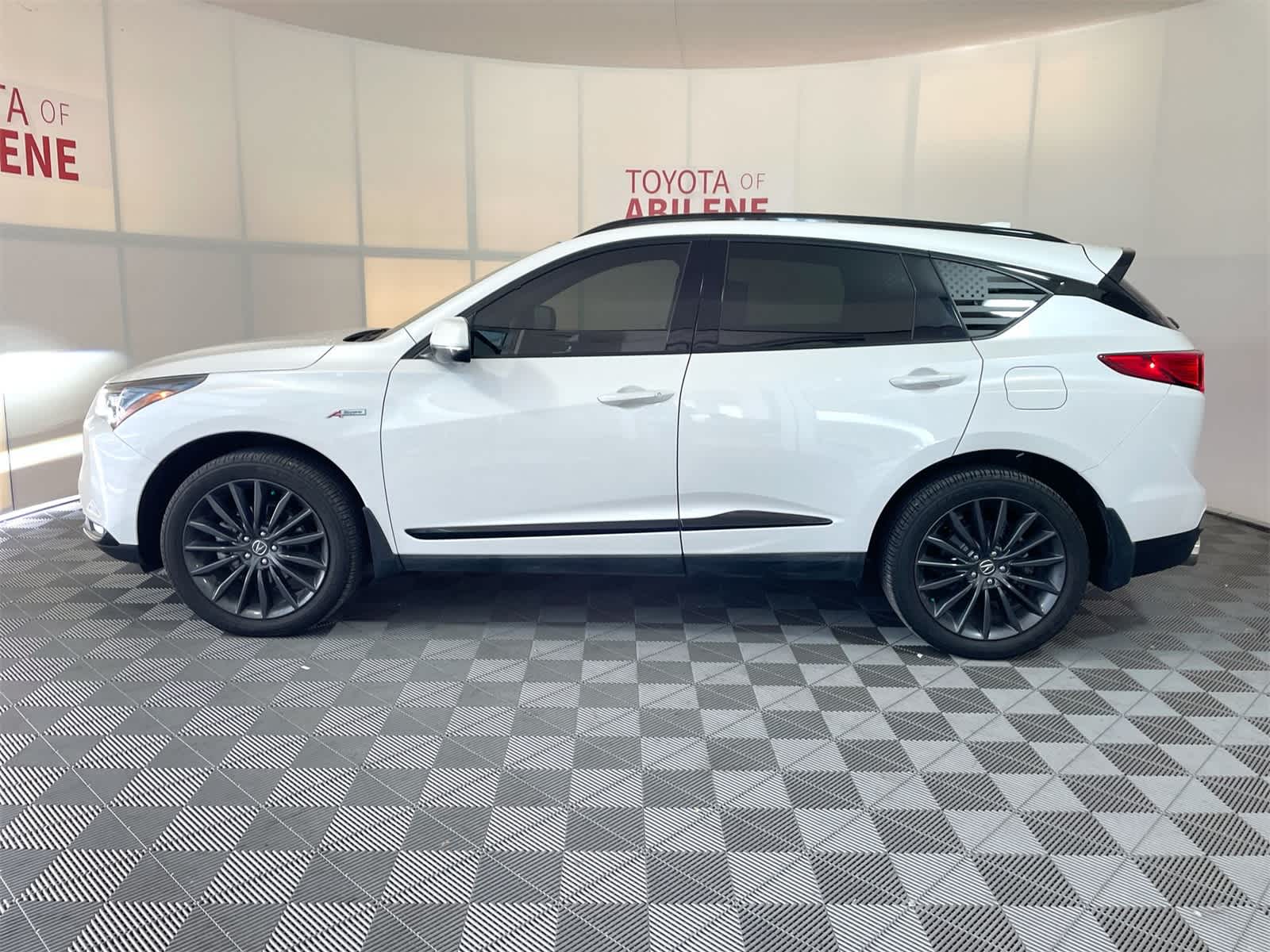 Thumbnail: 2023 Acura RDX - 2