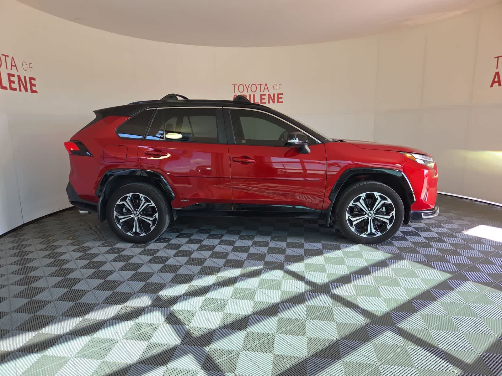 Thumbnail: 2025 Toyota RAV4 - 8
