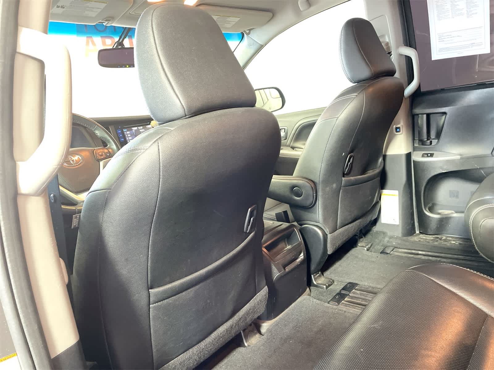 Thumbnail: 2017 Toyota Sienna - 13