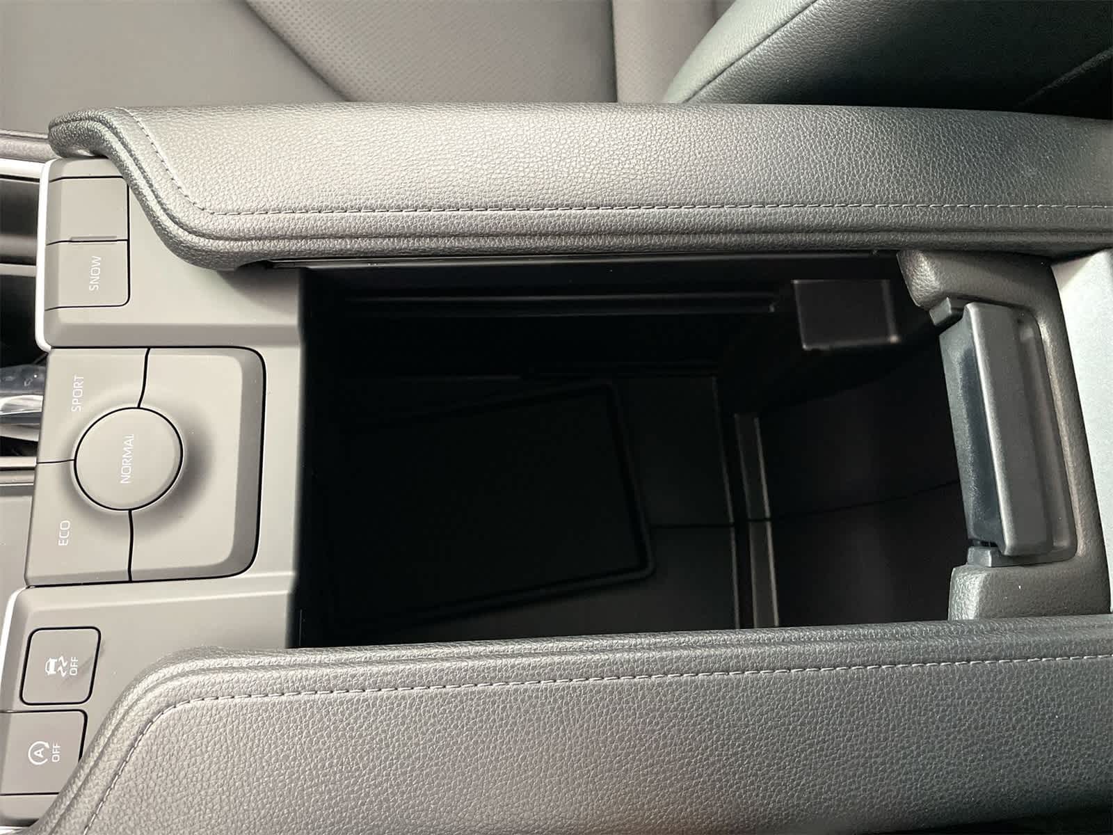 Thumbnail: 2026 Toyota Grand Highlander - 25