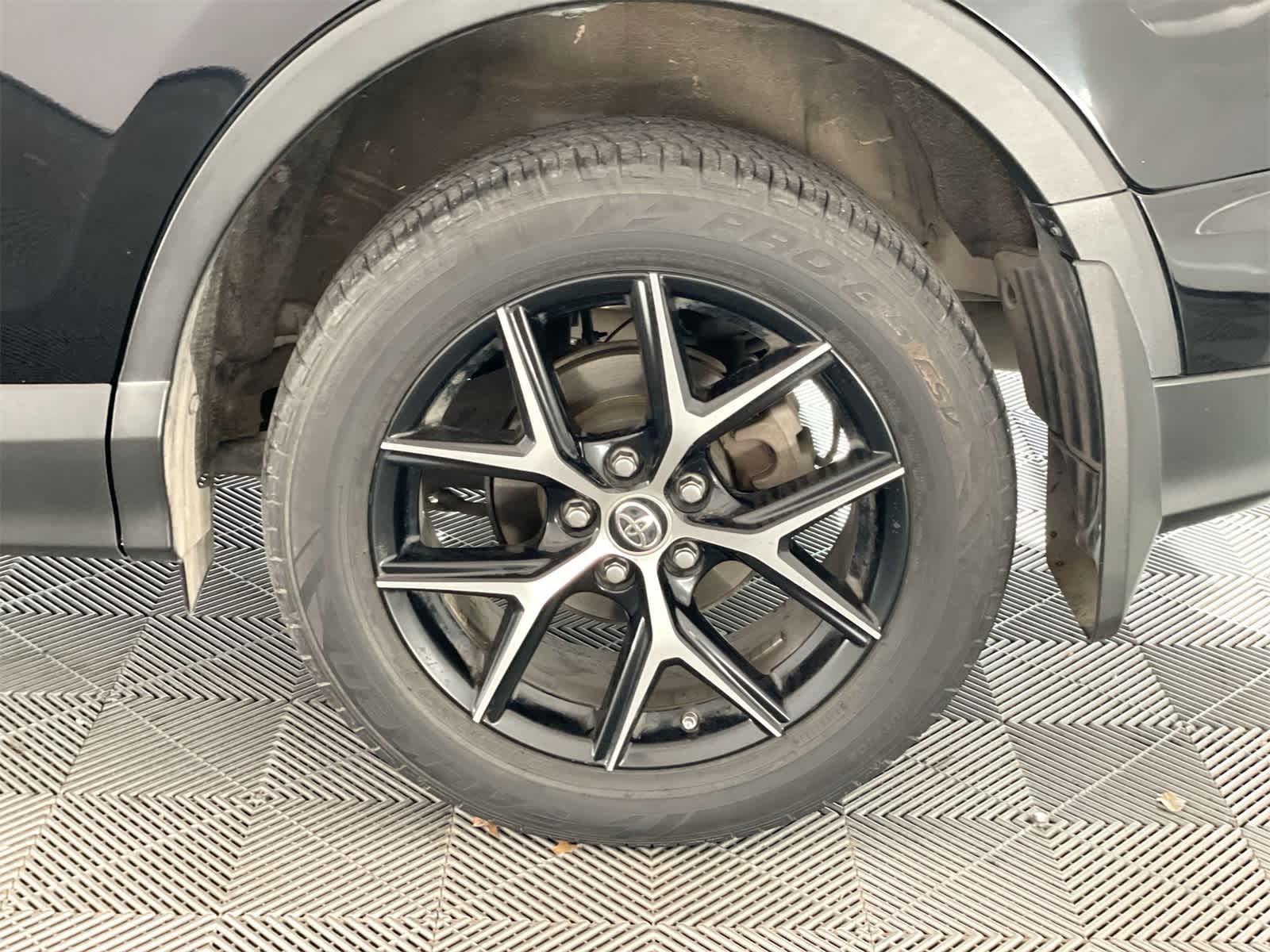 Thumbnail: 2018 Toyota RAV4 - 25