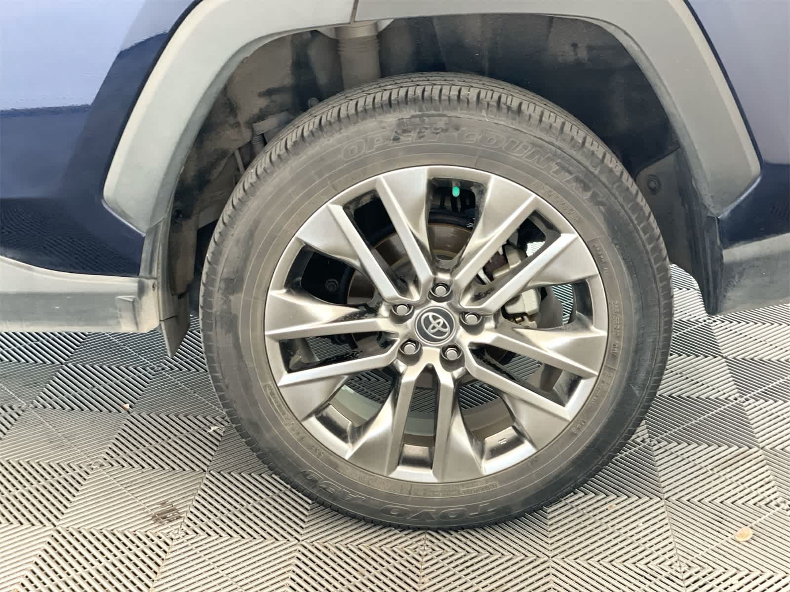 Thumbnail: 2020 Toyota RAV4 - 25