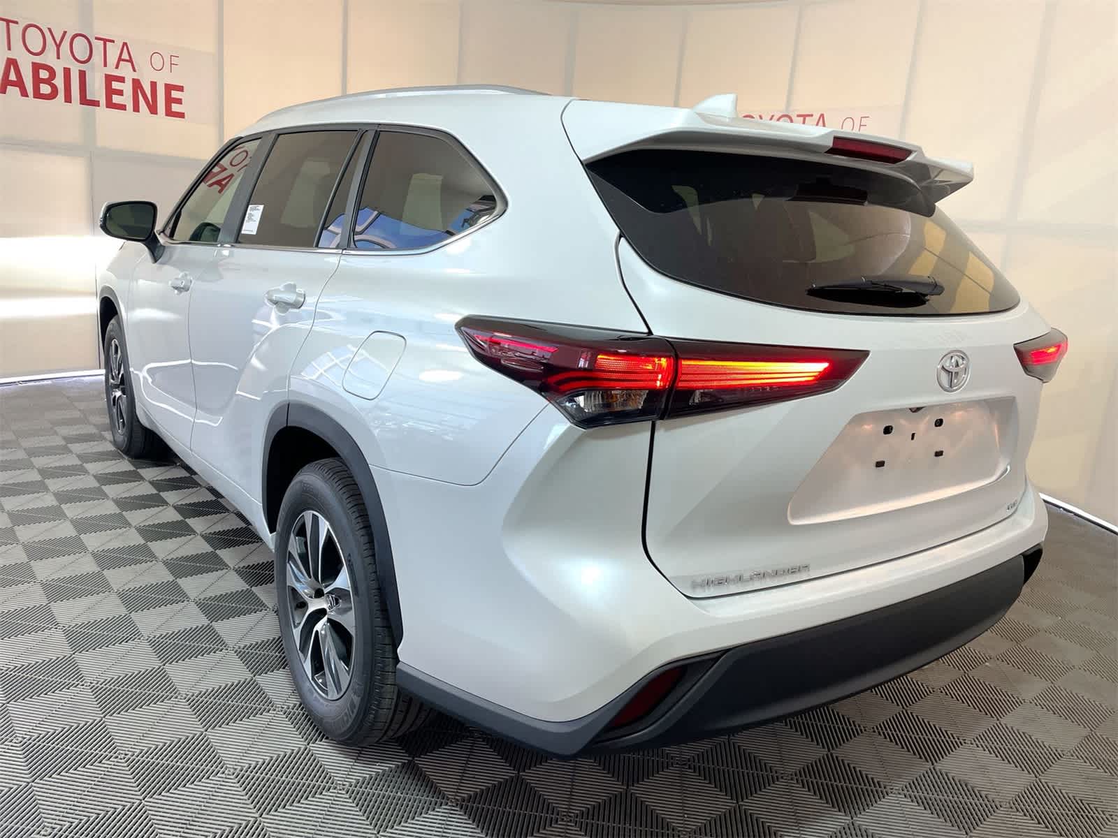 Thumbnail: 2025 Toyota Highlander - 3