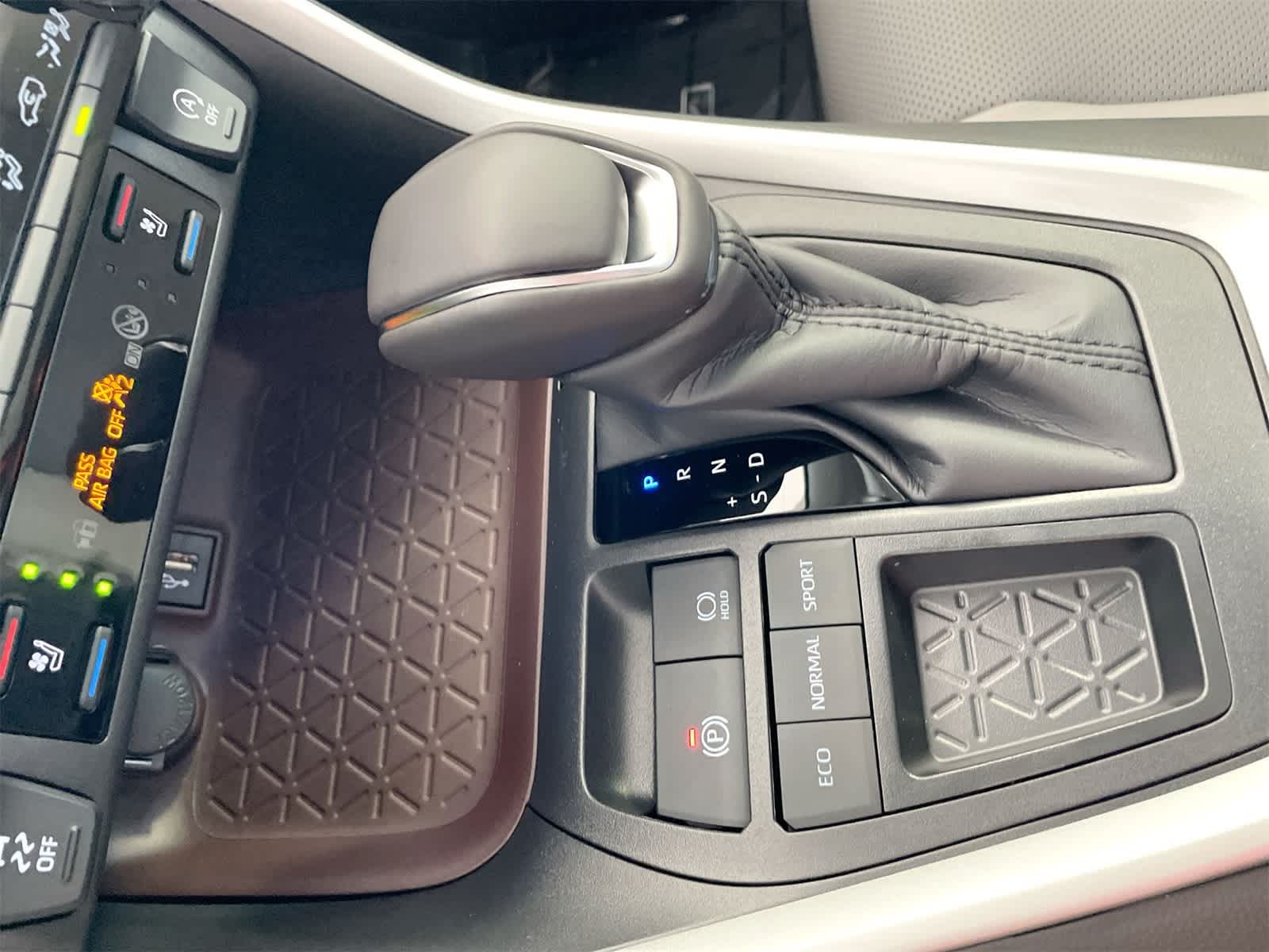 Thumbnail: 2025 Toyota RAV4 - 23