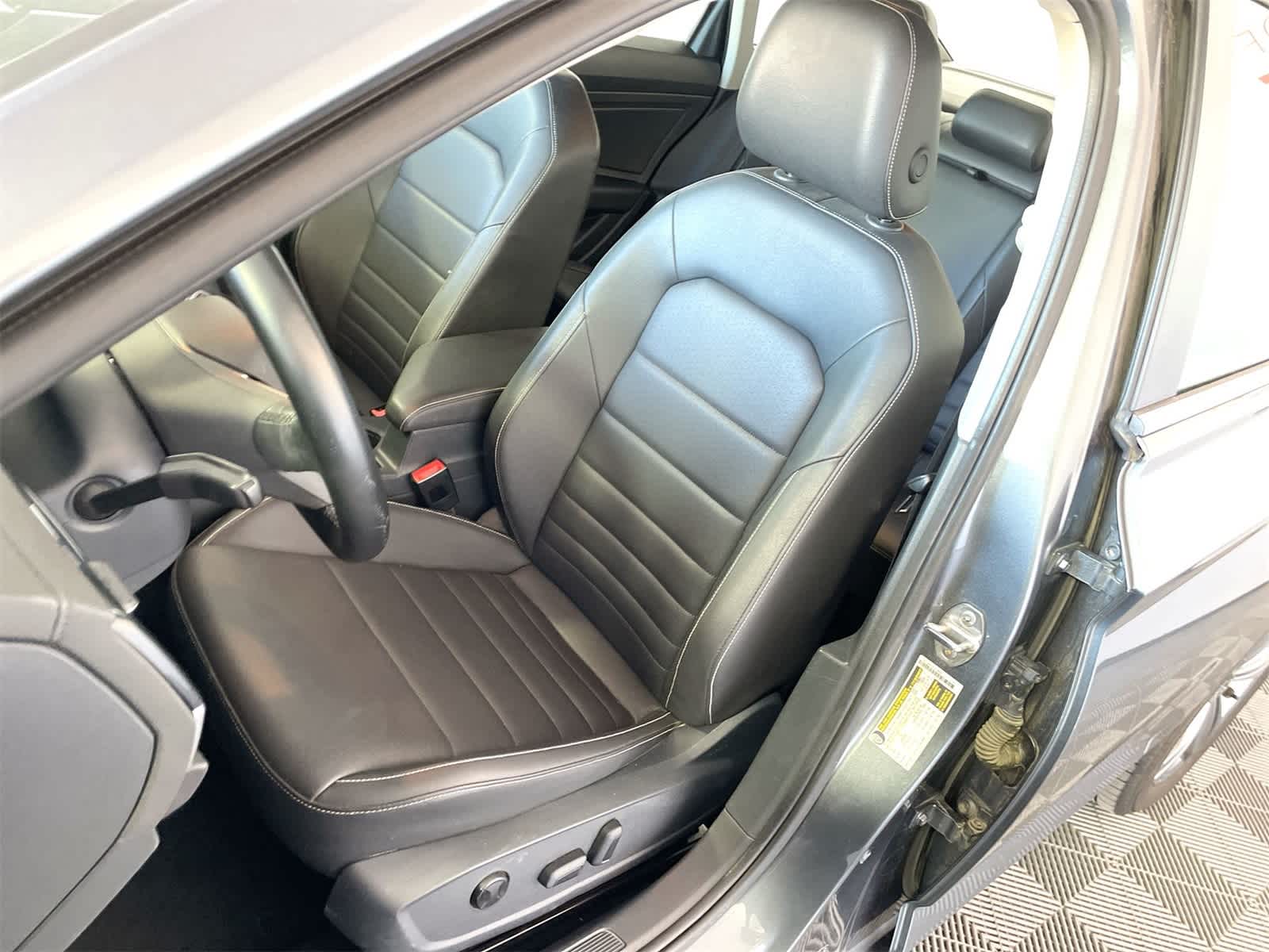 Thumbnail: 2024 Volkswagen Jetta - 9