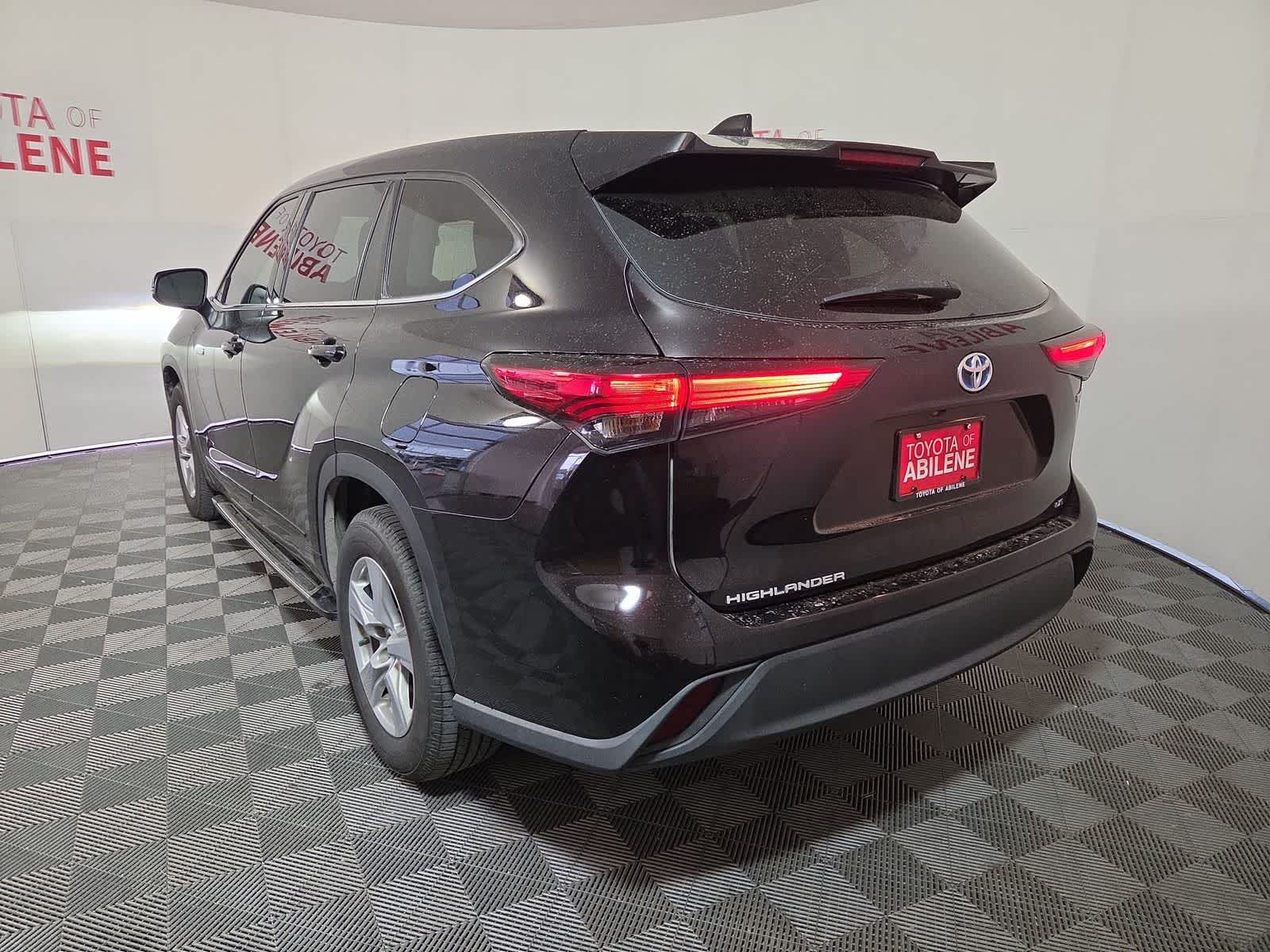Thumbnail: 2021 Toyota Highlander - 2