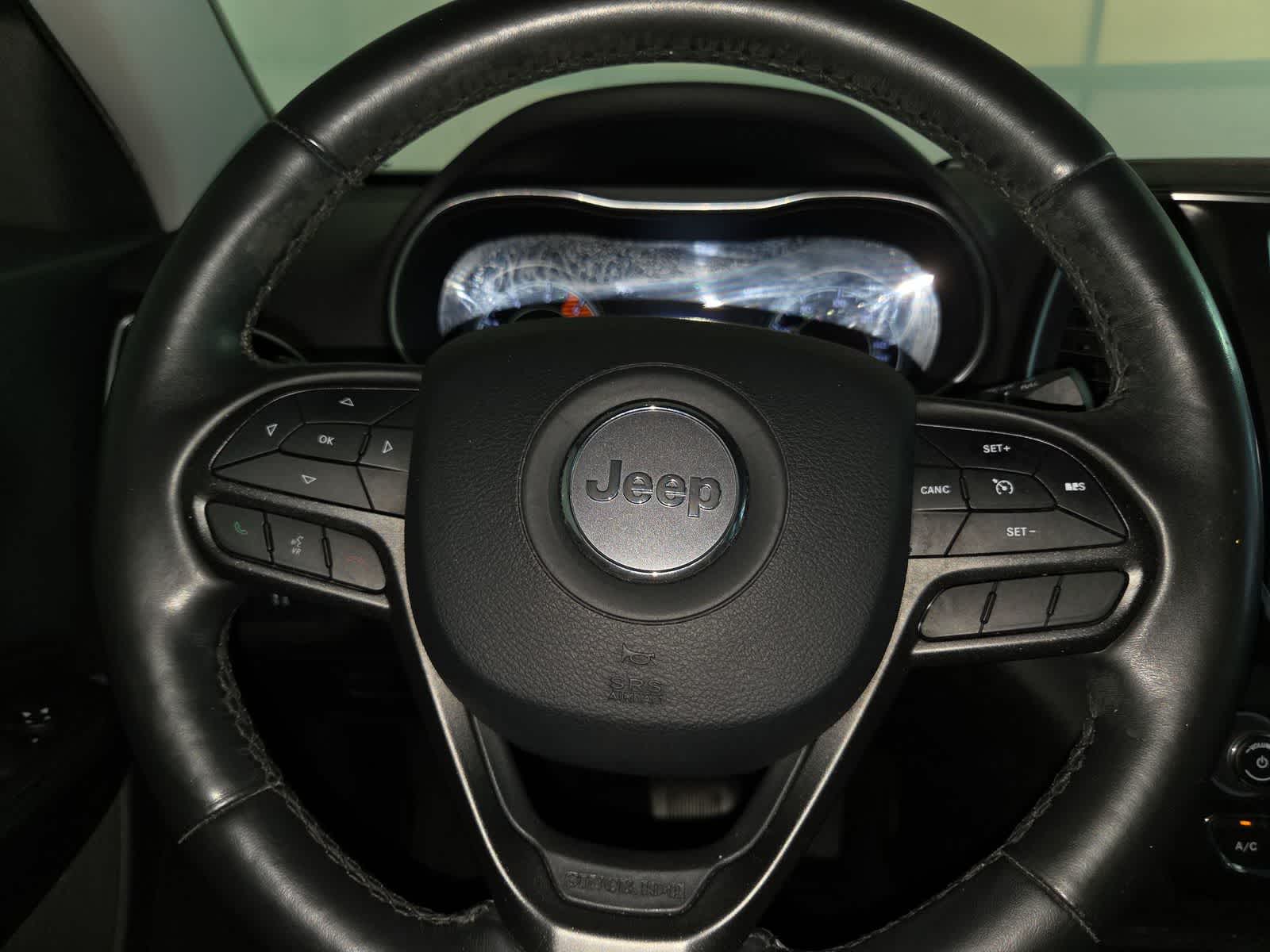 Thumbnail: 2019 Jeep Cherokee - 17