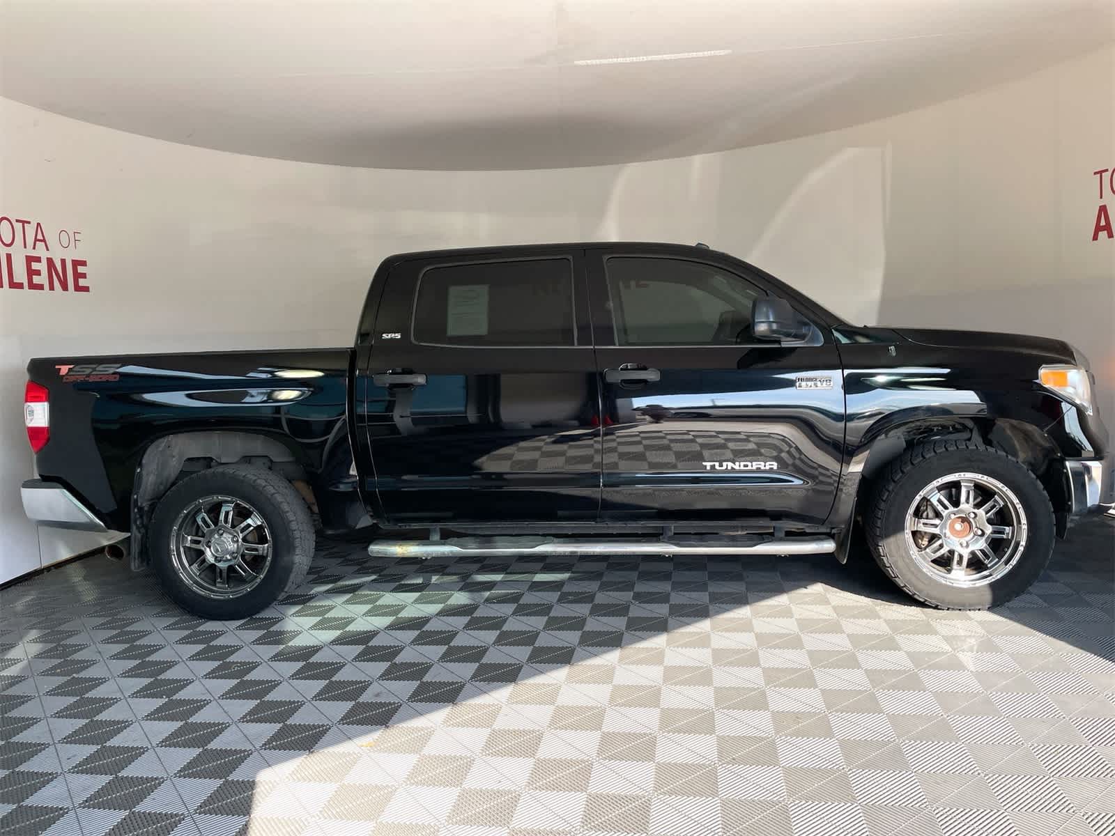 Thumbnail: 2015 Toyota Tundra - 8