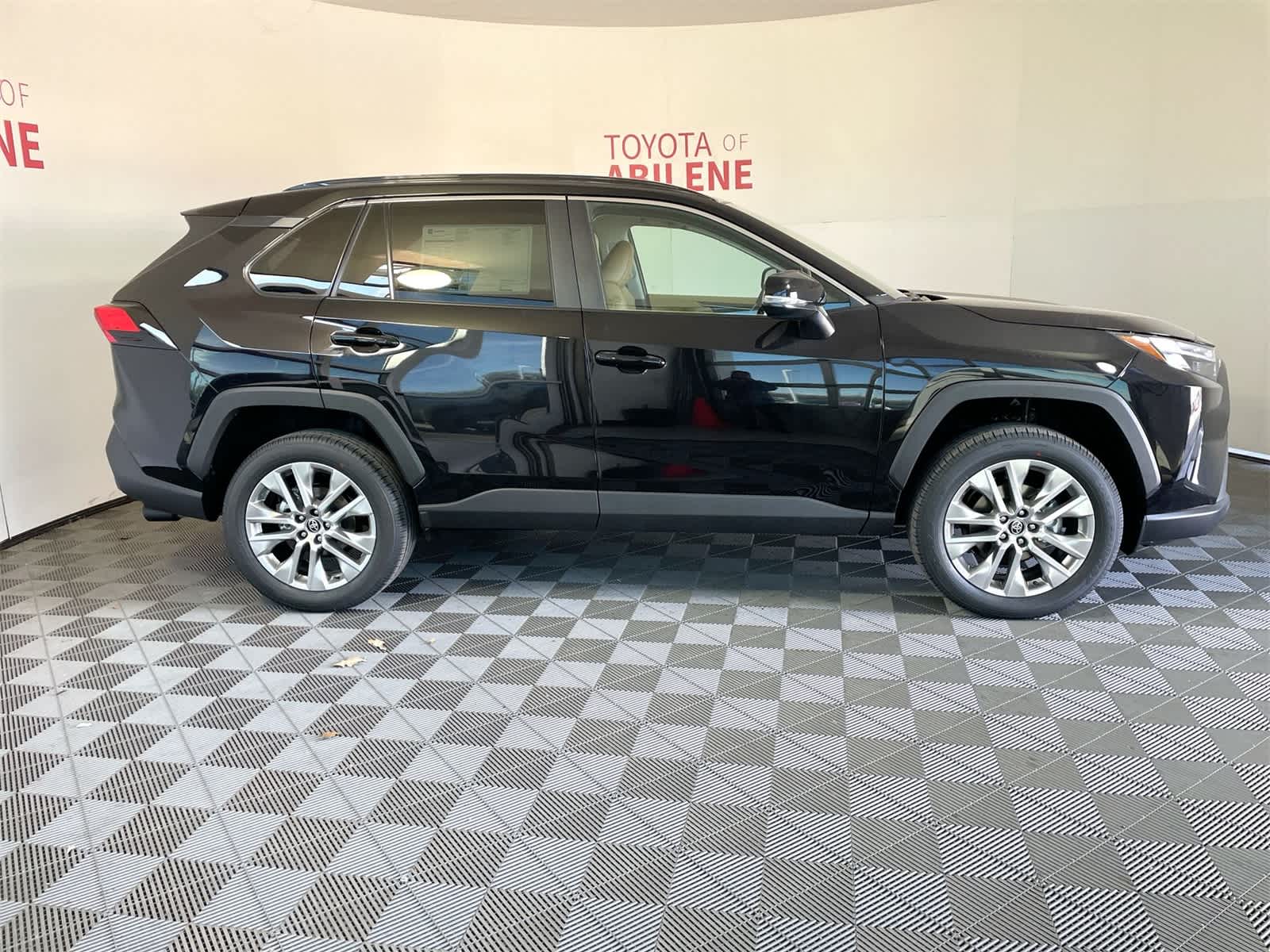 Thumbnail: 2025 Toyota RAV4 - 7