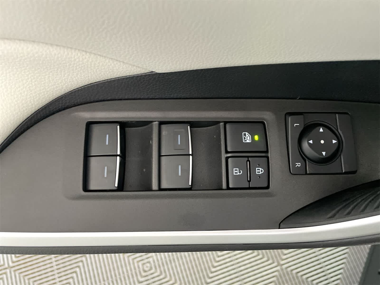 Thumbnail: 2025 Toyota RAV4 - 12