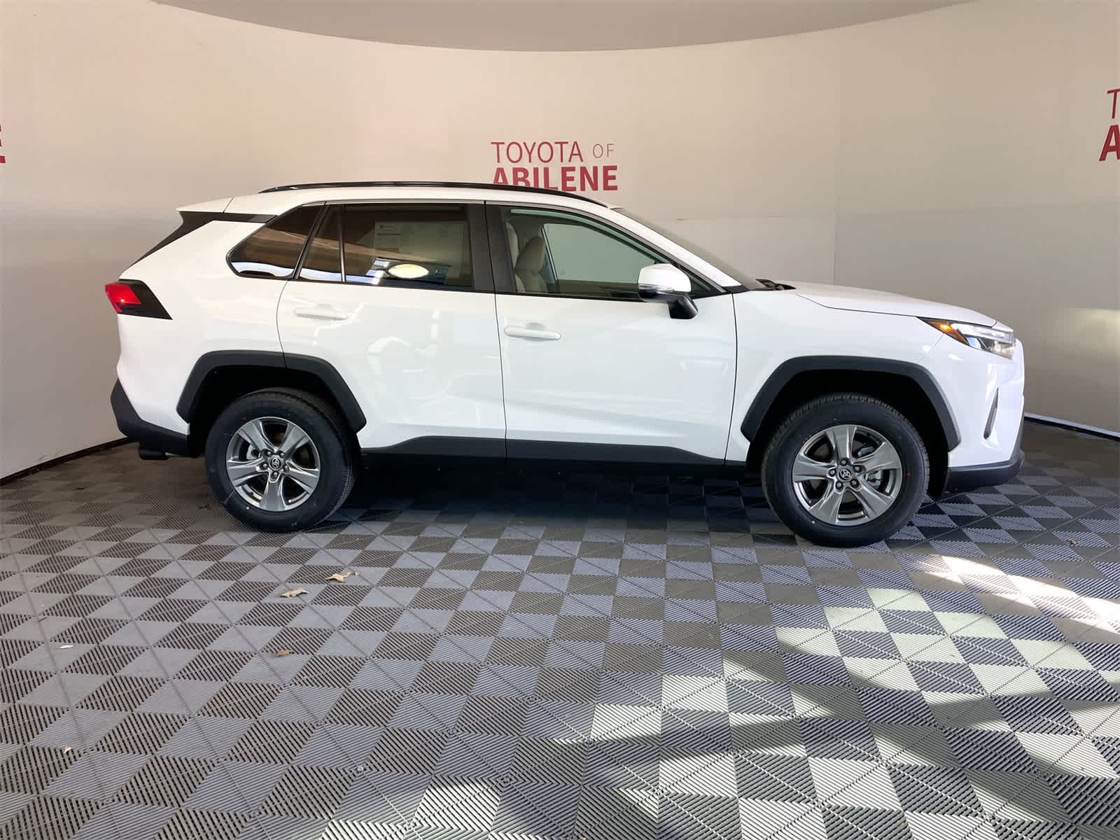 Thumbnail: 2025 Toyota RAV4 - 8