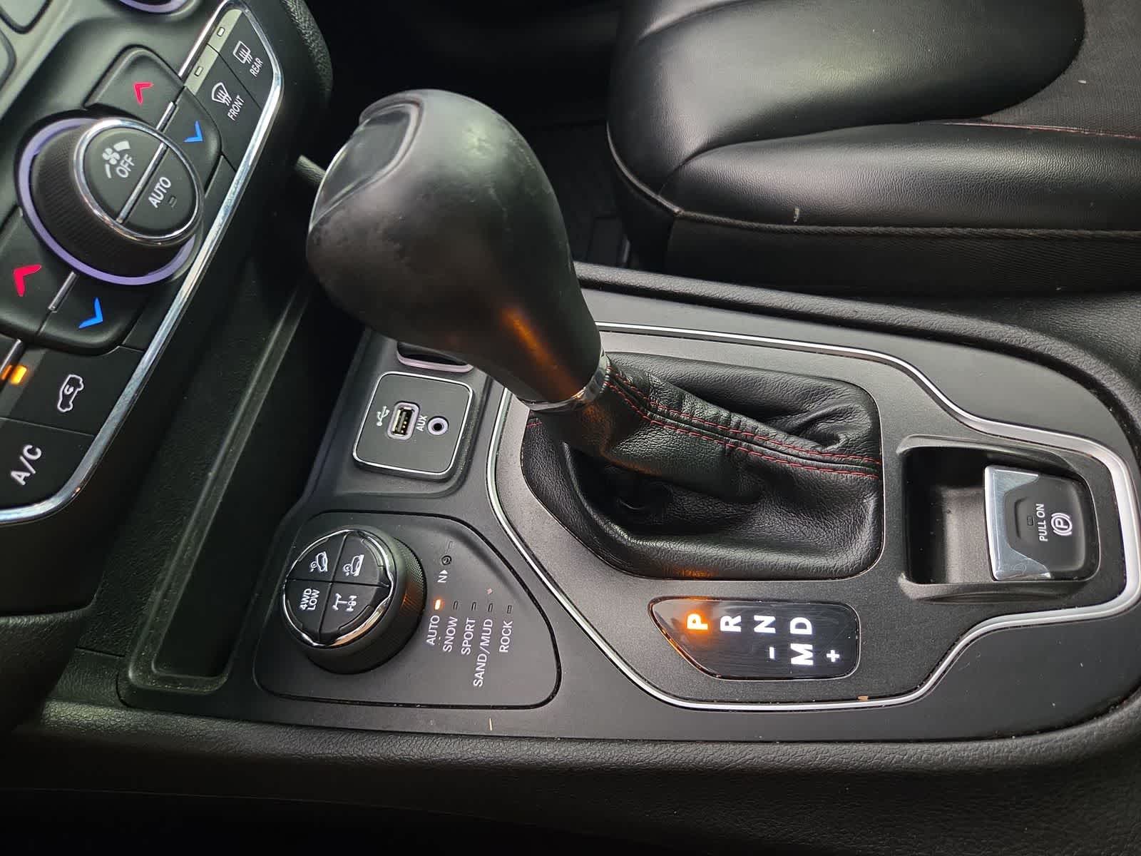 Thumbnail: 2019 Jeep Cherokee - 22