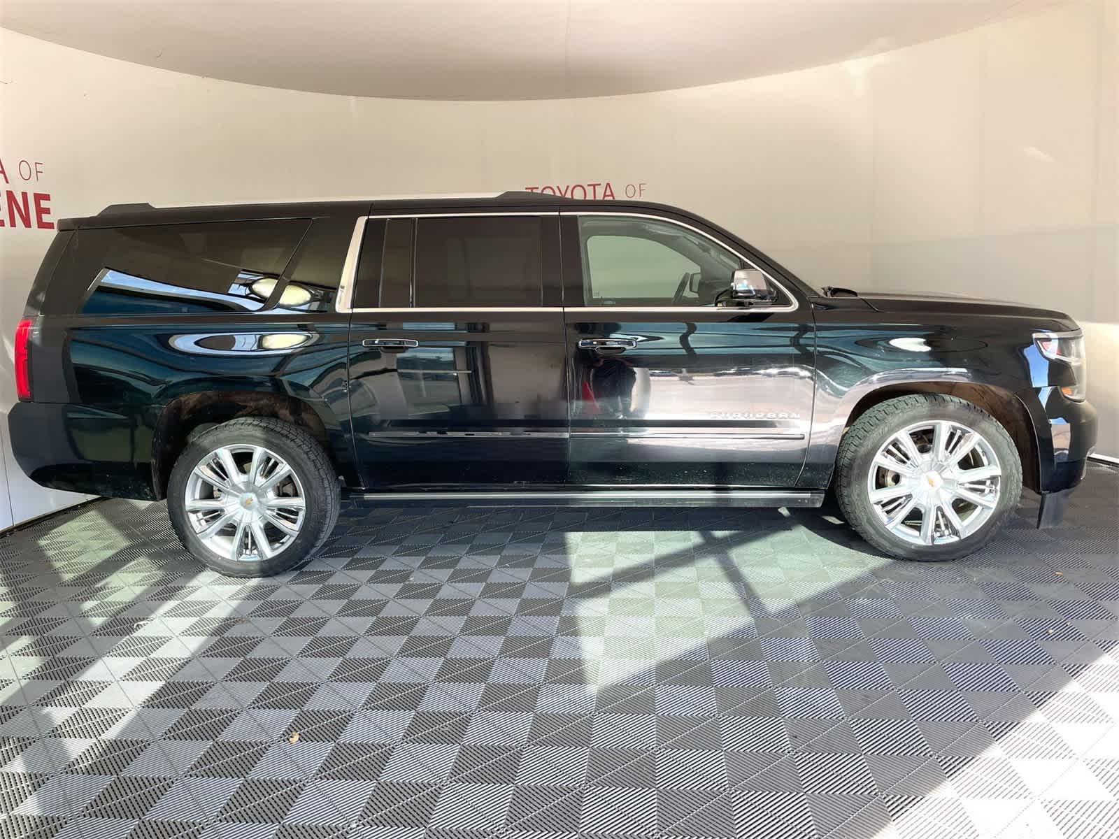 Thumbnail: 2017 Chevrolet Suburban - 6