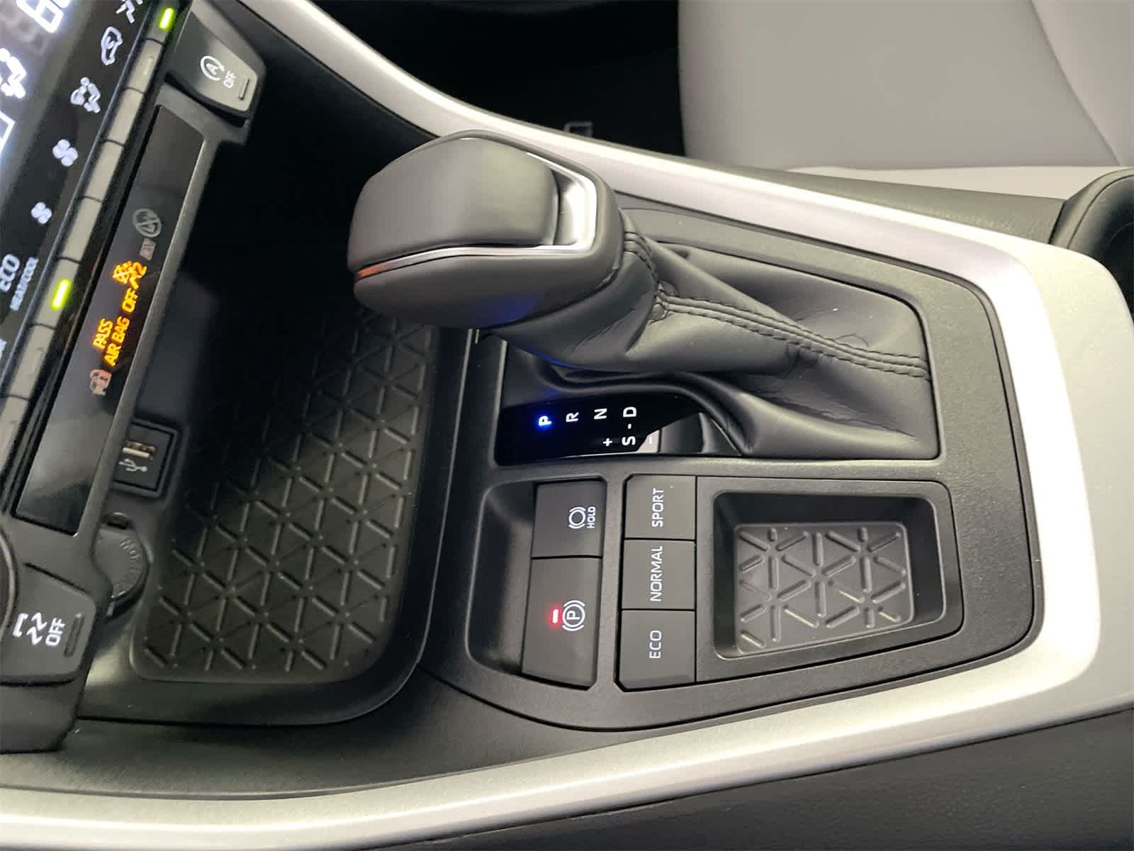 Thumbnail: 2025 Toyota RAV4 - 23