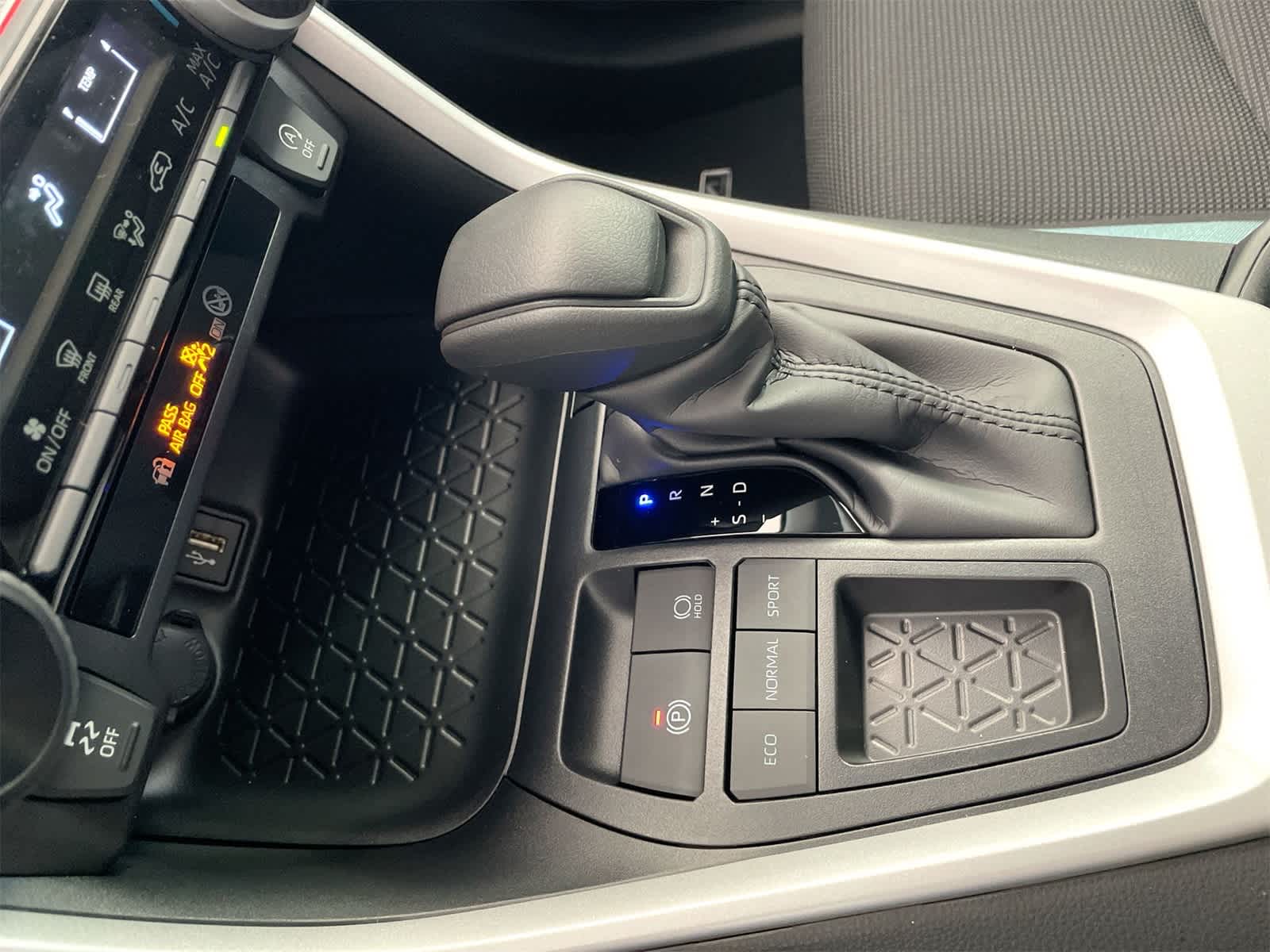 Thumbnail: 2025 Toyota RAV4 - 22