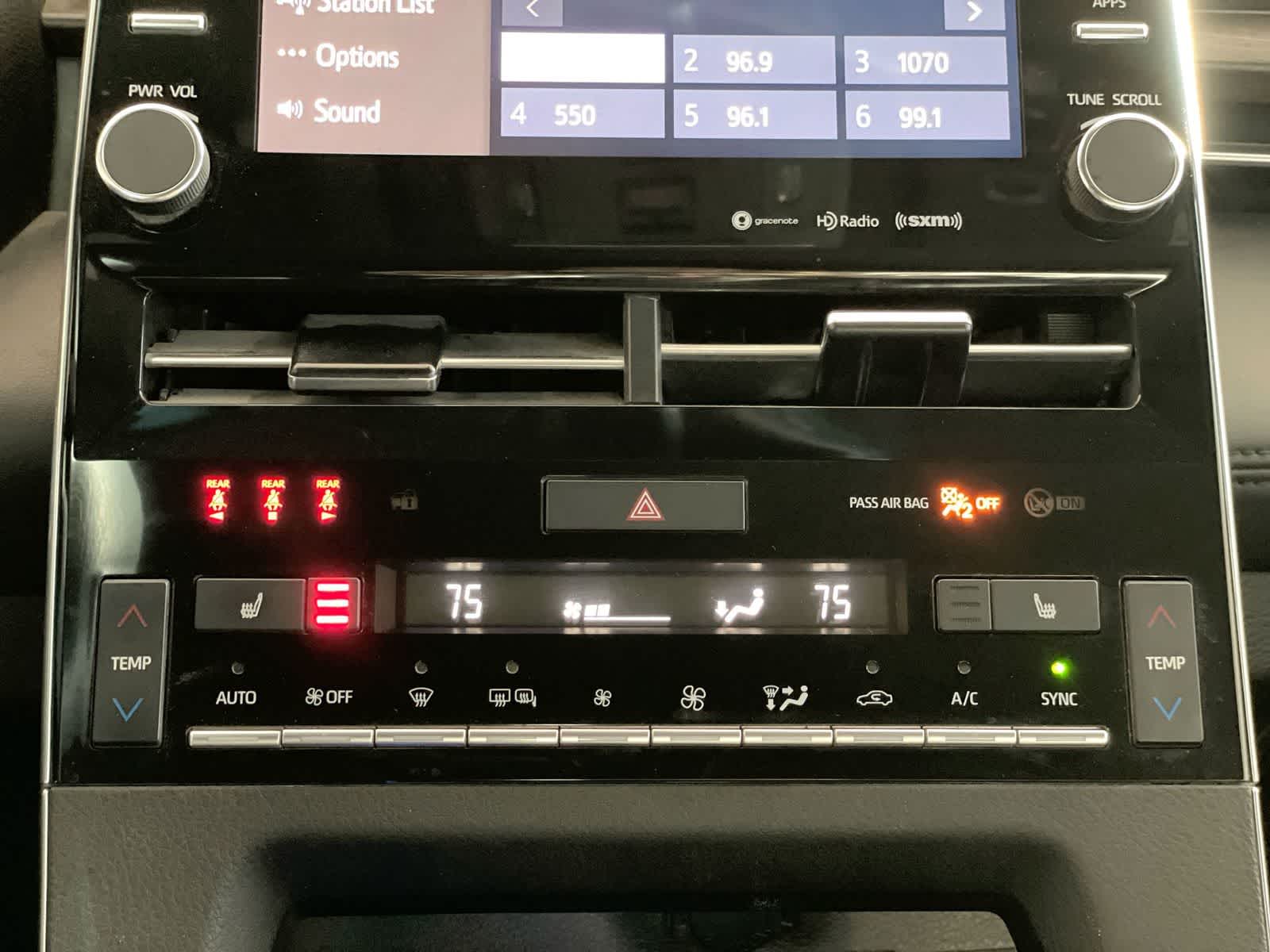 Thumbnail: 2022 Toyota Avalon - 22