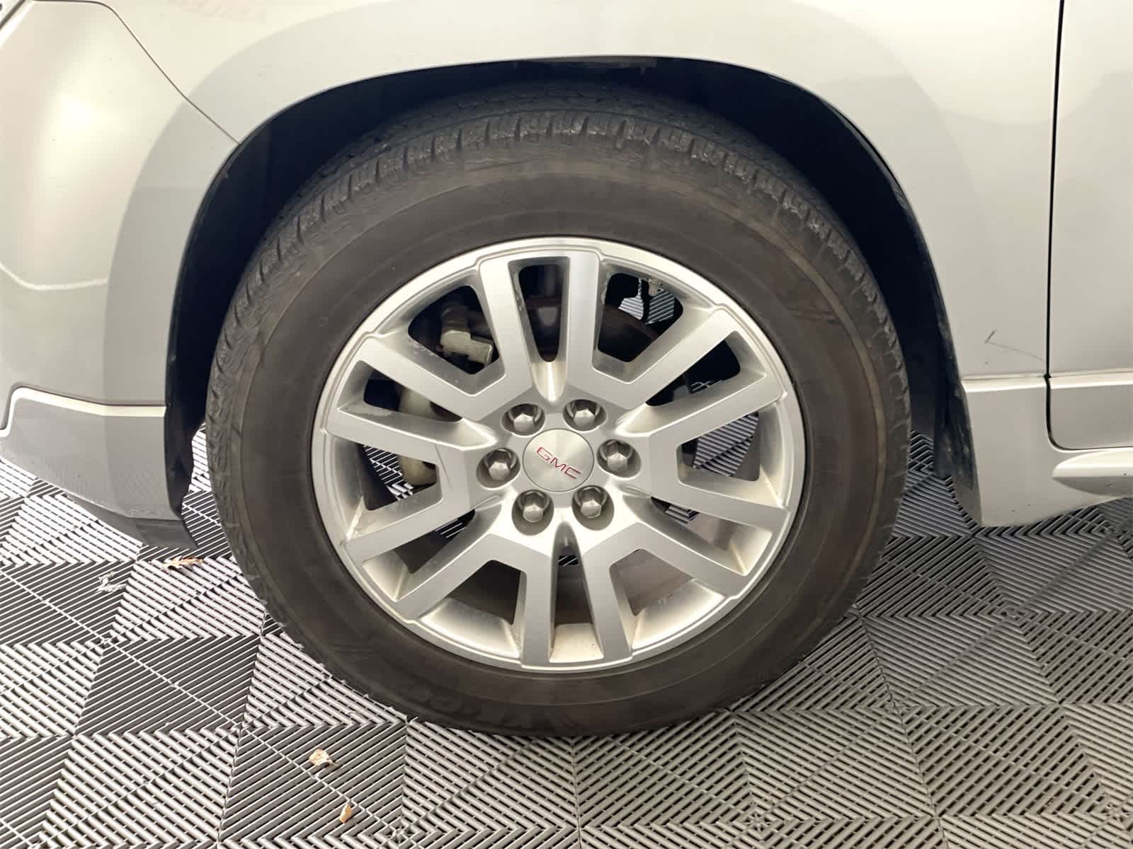 Thumbnail: 2015 GMC Acadia - 27