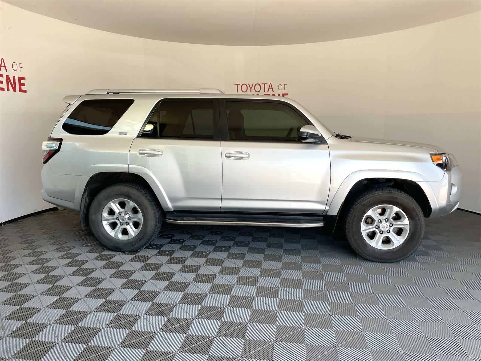 Thumbnail: 2016 Toyota 4Runner - 8