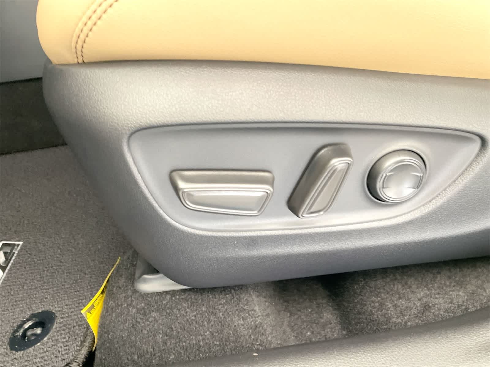 Thumbnail: 2025 Toyota RAV4 - 11