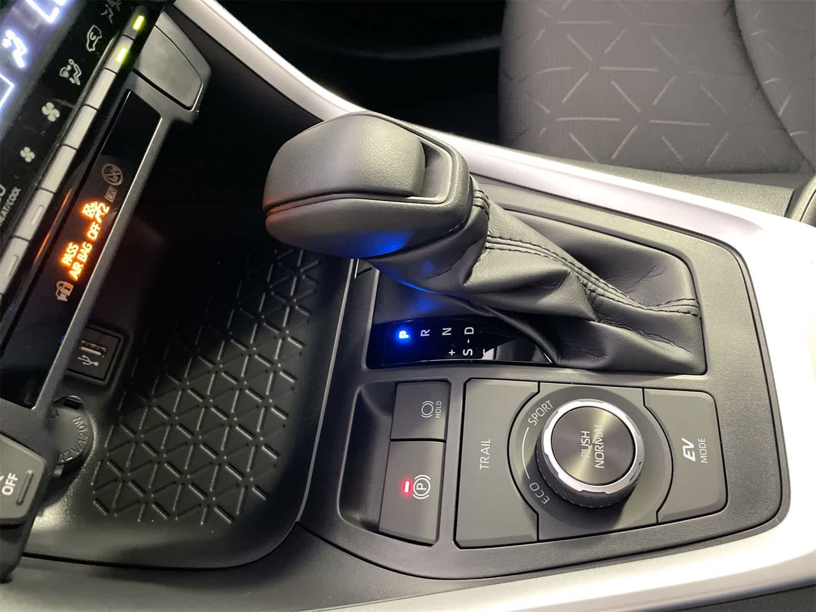 Thumbnail: 2025 Toyota RAV4 - 23