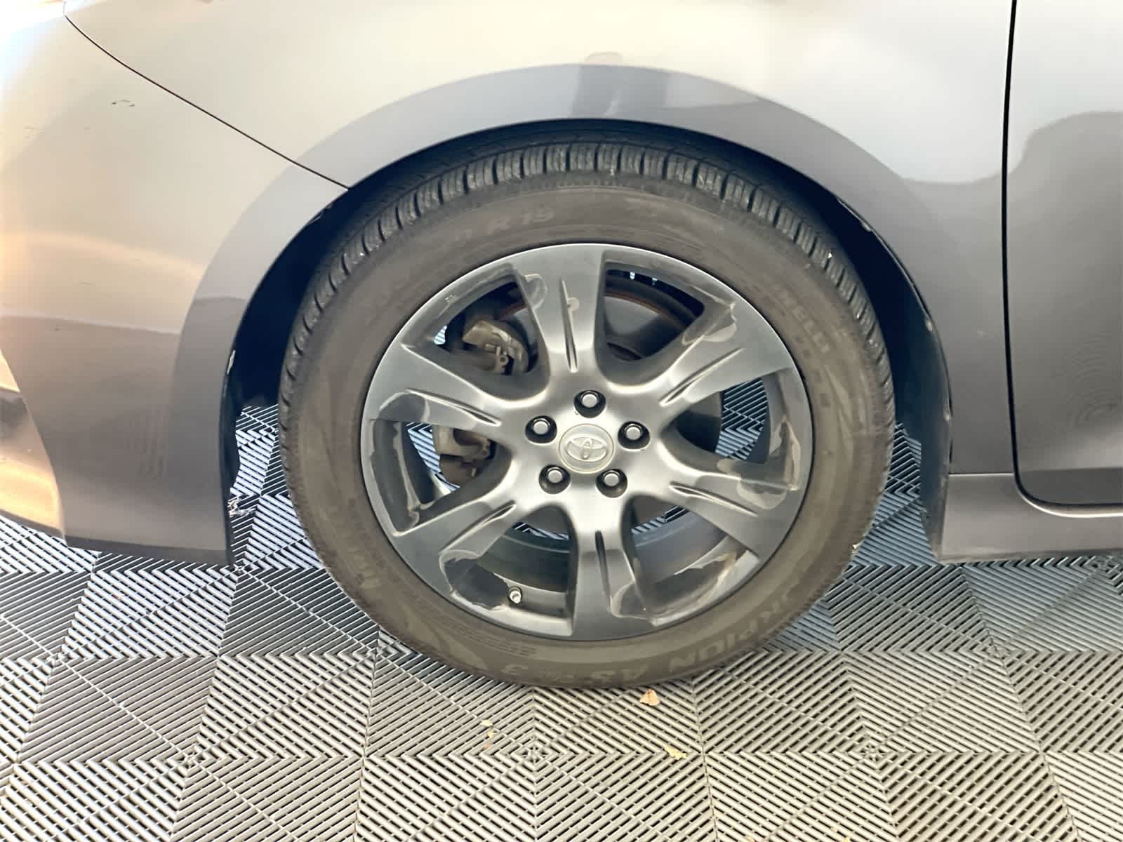 Thumbnail: 2017 Toyota Sienna - 25