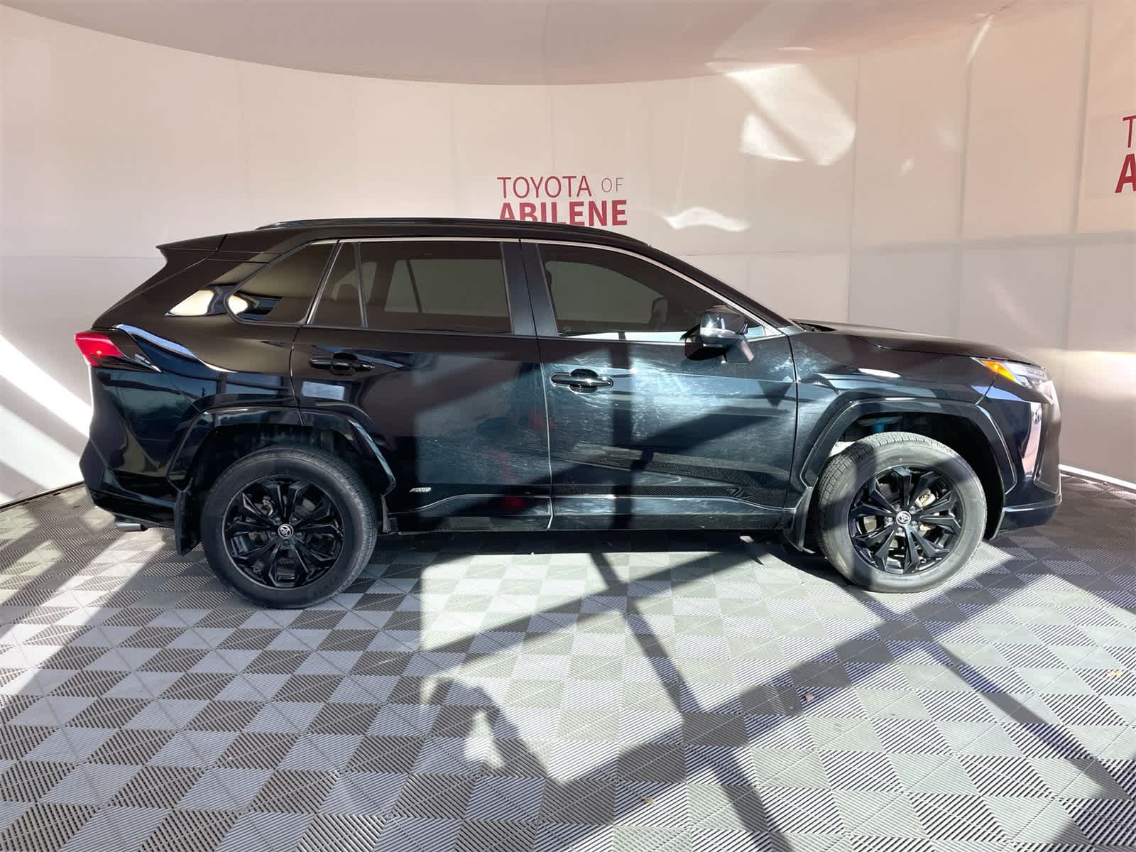 Thumbnail: 2022 Toyota RAV4 - 7