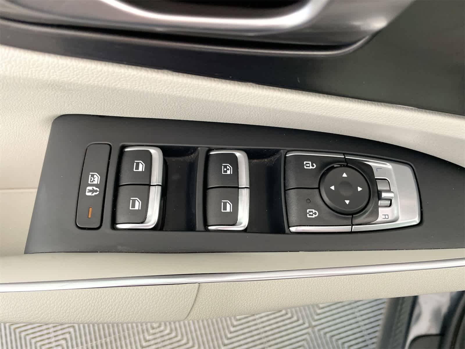 Thumbnail: 2023 Kia Sorento - 11