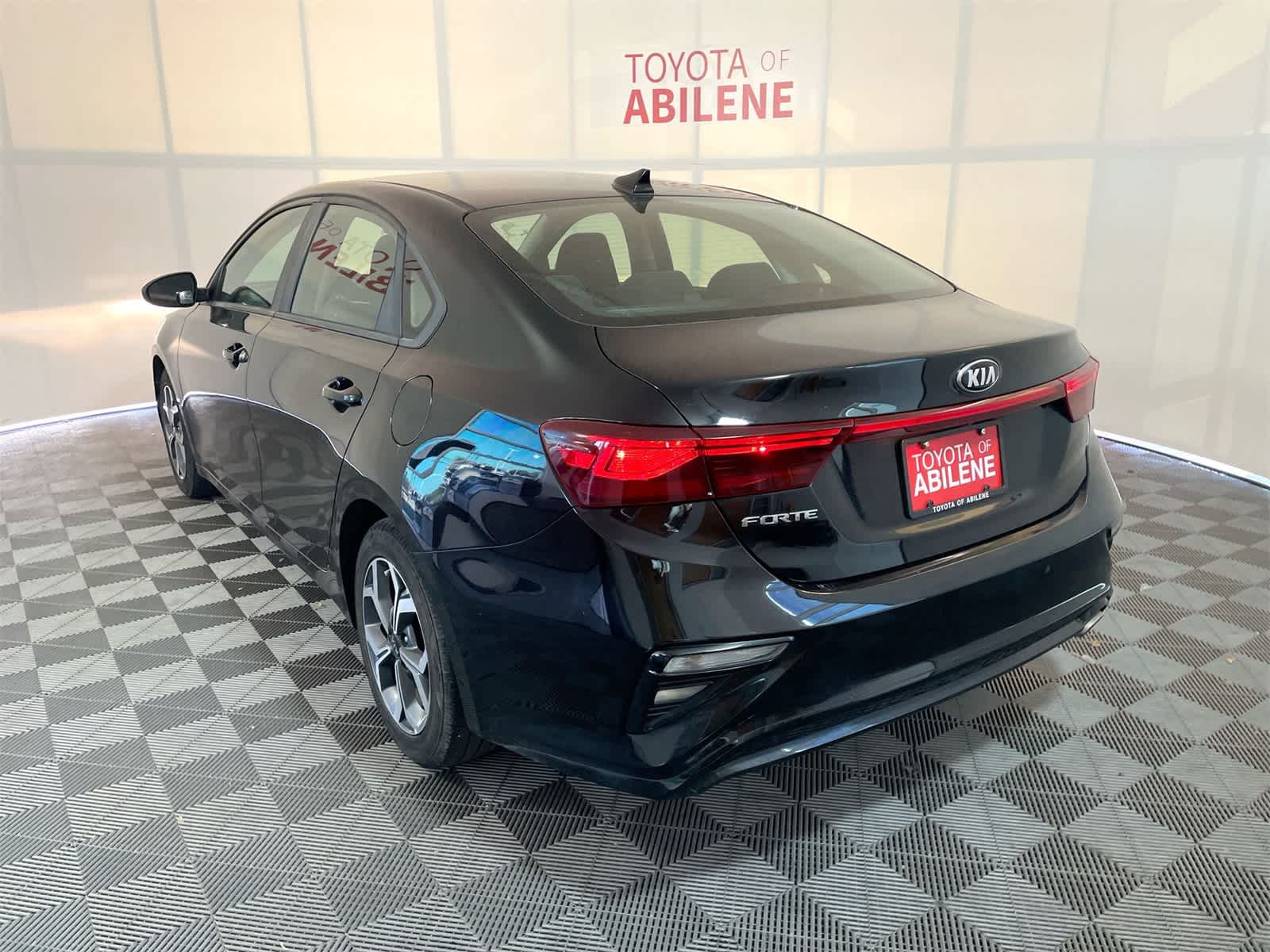 Thumbnail: 2019 Kia Forte - 3