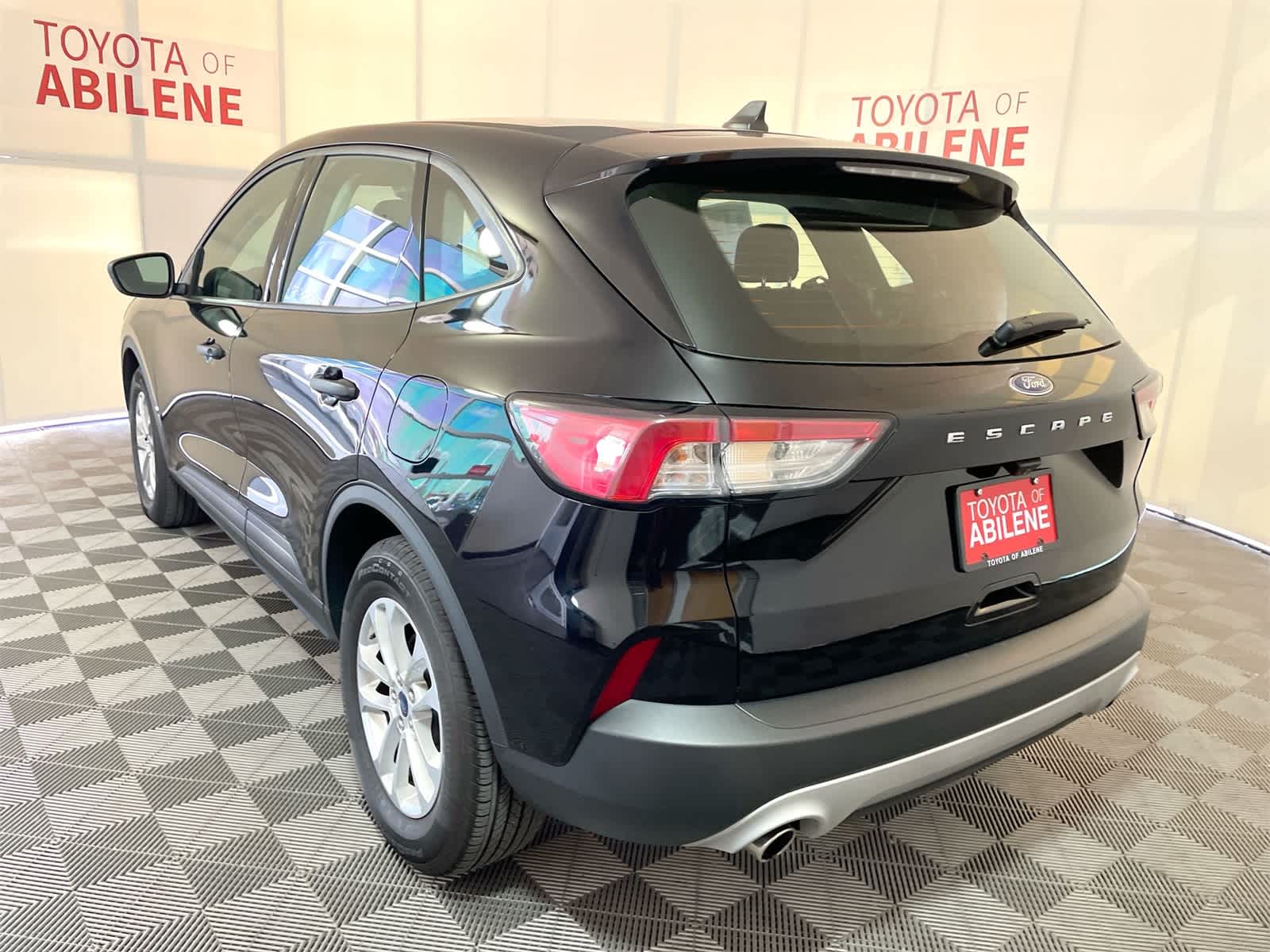 Thumbnail: 2022 Ford Escape - 3