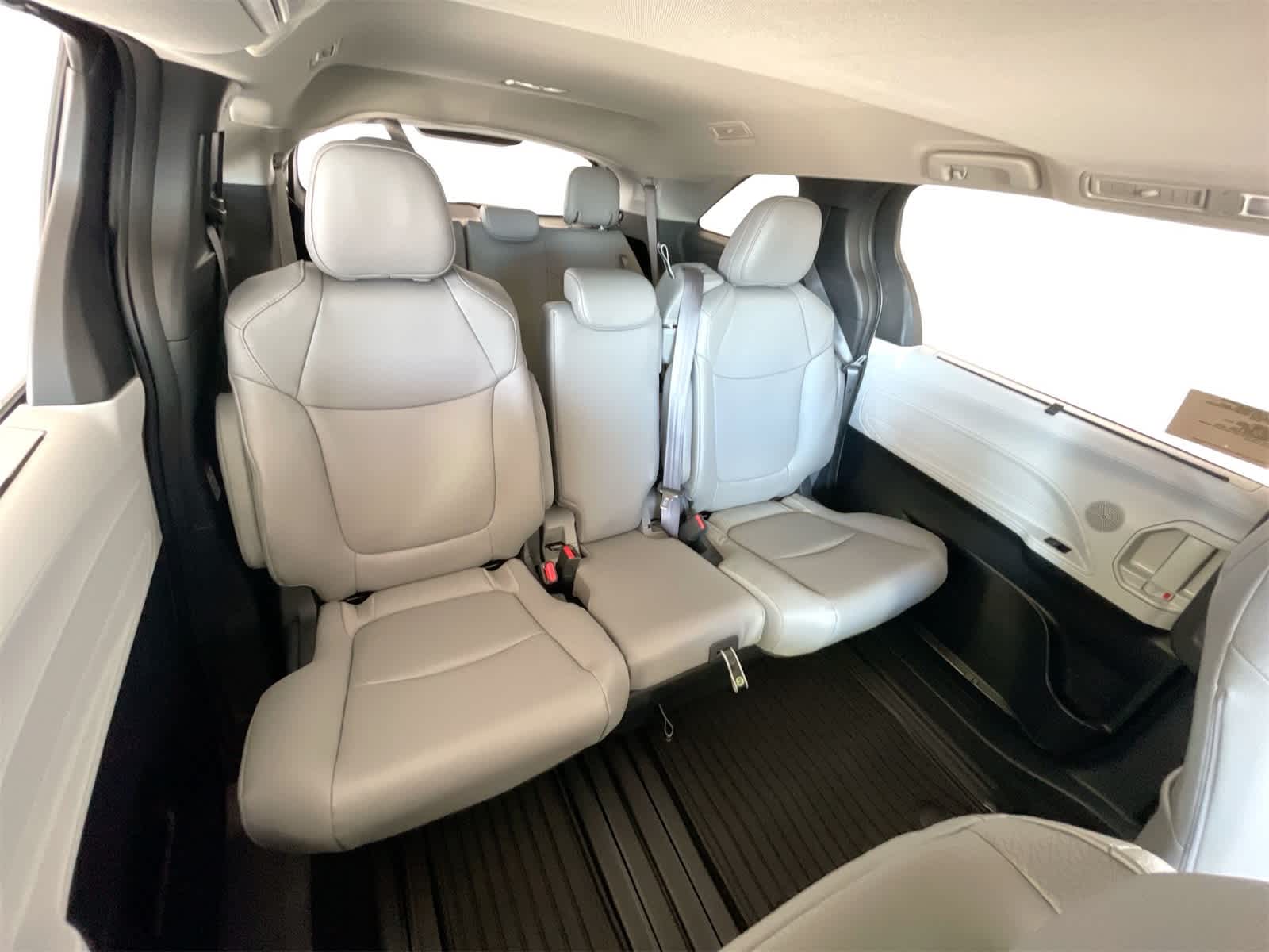 Thumbnail: 2025 Toyota Sienna - 15