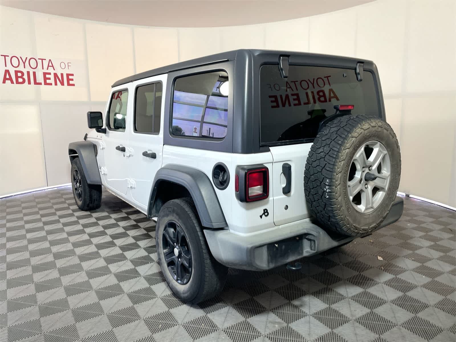 Thumbnail: 2018 Jeep Wrangler - 3