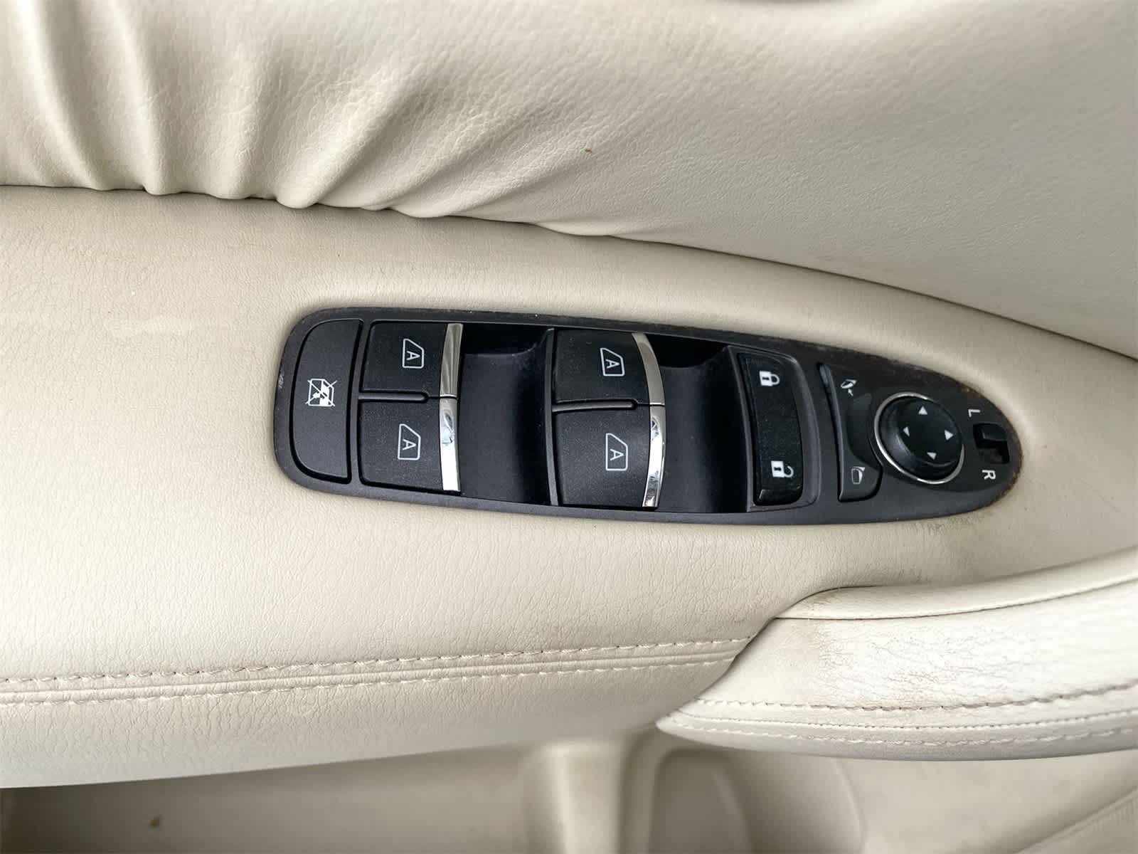 Thumbnail: 2014 INFINITI QX80 - 11