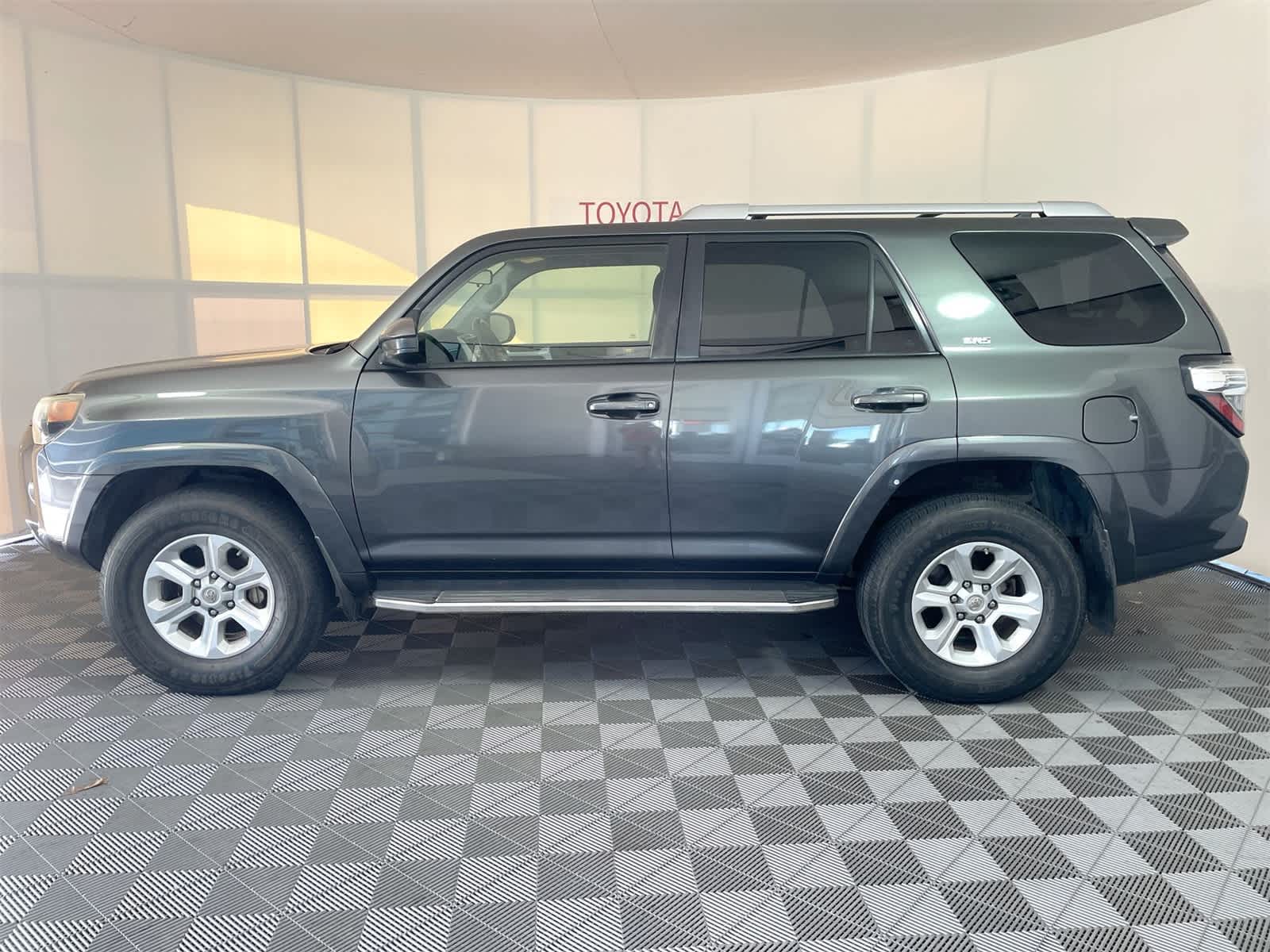 Thumbnail: 2014 Toyota 4Runner - 2