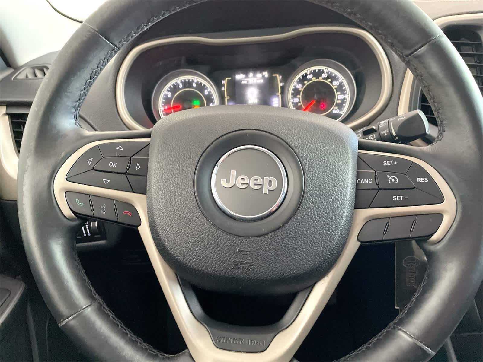 Thumbnail: 2015 Jeep Cherokee - 17